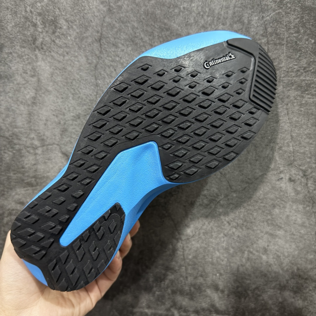 图片[9]-【TD版本】adidas Adizero Evo SL ATR 舒适百搭耐磨透气 低帮 马拉松训练竞速跑步鞋 男女款 Adizero Evo SL ATR跑步鞋是阿迪达斯推出的一款备受瞩目的户外超轻跑鞋。这款鞋以其超轻量化设计脱颖而出，成为跑者的理想选择，尤其适合竞速训练和日常训练。搭载了Lightstrike Pro技术的中底纤维泡棉，这一技术通过采用更轻盈、更富弹性的泡棉材质，为跑者提供了出色的缓震和回弹效果，让每一步都充满力量且轻松顺畅。无论是在长距离的慢跑还是高强度的冲刺跑中，都能感受到明显的缓震效果。外底采用Continental马牌橡胶，搭配1.5毫米鞋钉，结合独特的纹路设计，可在湿滑、泥泞等多种户外地形上提供可靠的抓地力，确保跑步安全稳定。Adizero Evo SL ATR的鞋面采用格子布梭织网眼布，兼具透气性和耐用性，能快速排出鞋内湿气，保持脚部干爽。同时，鞋头部位增加防泼水处理，可抵御轻度雨水或潮湿环境。鞋底的设计注重了耐磨性和抓地力的平衡。厚实的马牌橡胶大底不仅提供了稳定的支撑，还确保了在各种地面上的出色抓地效果。Adizero Evo SL ATR适合各种训练和日常穿着。无论是有氧慢跑、节奏跑还是速度训练，这款鞋都能提供令人满意的性能支撑。 货号：KK2716 尺码：36-45（36 36⅔ 37⅓ 38 38⅔ 39⅓ 40 40⅔ 41⅓ 42 42⅔ 43⅓ 44 44⅔ 45⅓）-选品中心