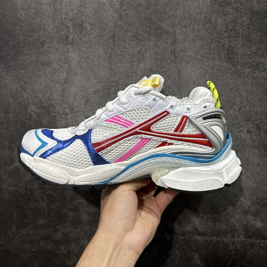 图片[2]-【G5纯原版】巴黎世家BALENCIAGA Runner Sneaker7.5代慢跑系列 复古野跑潮流姥爹风百搭休闲运动慢跑鞋 破坏风 复古老爹鞋 通过溢胶、做旧、缝线等细节，展示了设计师 Demna 的运动鞋风格，用一双「旧鞋」传递复古感，后侧板、翘起的鞋头，则展示了 Demna 在结构上的未来构想； 不含皮运动鞋，网布材质，磨损效果，鞋头边缘印有尺码，背面浮印尺码，外侧印有跑者徽标，鞋舌刺绣Balenciaga品牌标识，鞋跟背面Balenciaga品牌标识，材质采用70%聚氨酯、30%聚酯纤维。原版一致配件防尘袋及附送鞋带# 尺码：35-46-选品中心