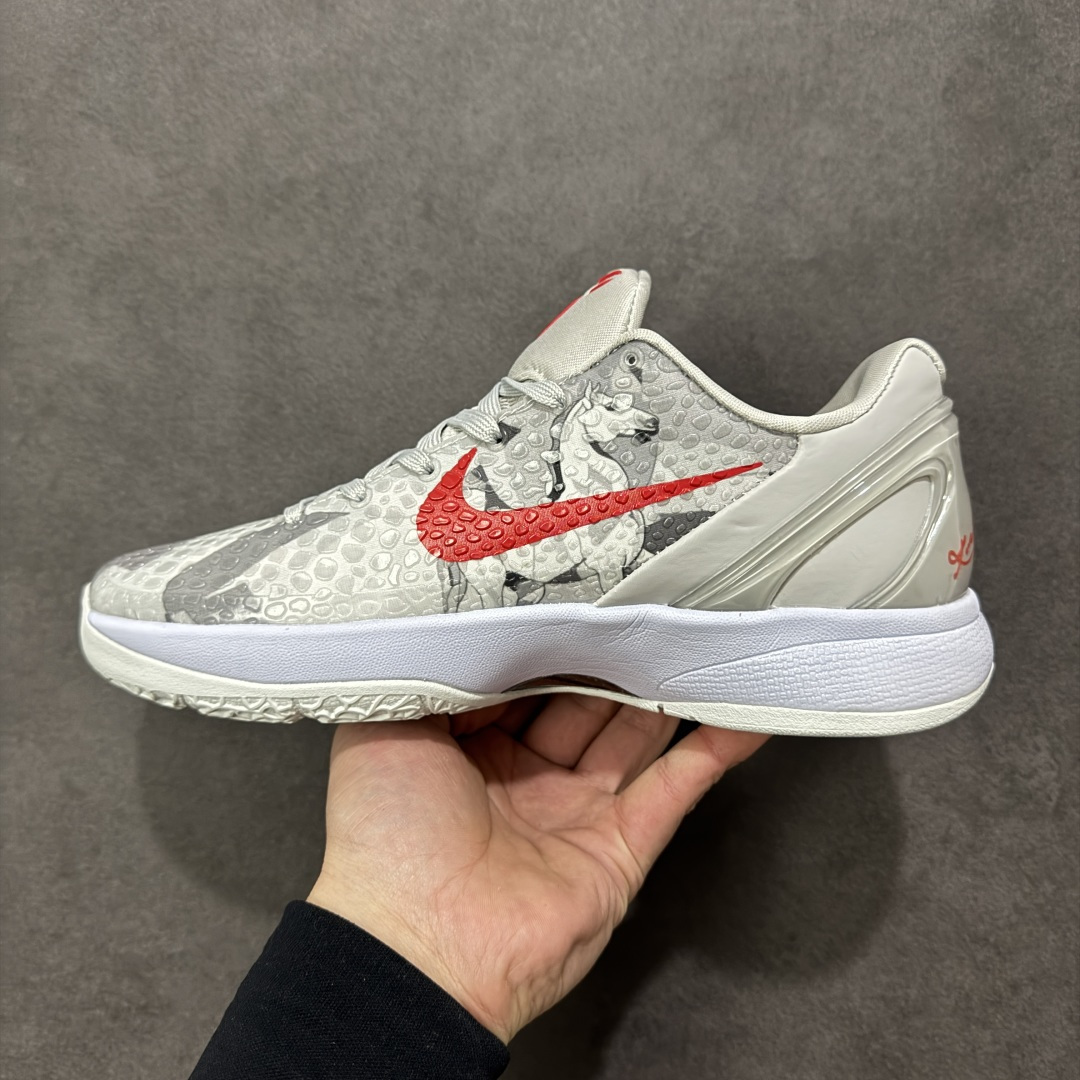 图片[2]-【定制版】Nike Zoom Kobe VI 马年限定 CNY新年款 耐克 科比6代系列 低帮复刻实战运动低帮文化篮球鞋 纯原版本 鞋头和鞋舌采用透气运动网布制成 采用更为挺拔的鞋口设计 为脚踝带来更佳的包裹与支撑感 侧面独特波纹纹理细节 打破了单调 赋予鞋子灵动与活力的视觉体验 货号：CW2190-034 尺码：38 38.5 39 40 40.5 41 42 42.5 43 44 45 46-选品中心