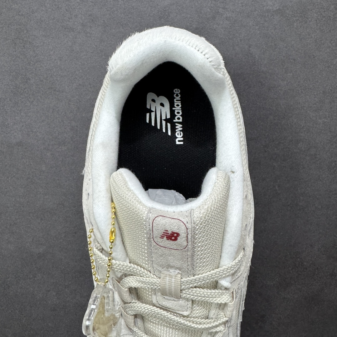图片[7]-【公司级】新百伦 New Balance 204L 复古薄底鞋重塑都市运动美学时尚运动跑步鞋，以复古薄底设计与室内足球鞋灵感，打造兼具轻量化通勤与潮流穿搭的多功能鞋款。采用麂皮与网眼拼接鞋面，搭配大地色系或静奢浅褐配色，呈现复古与现代的平衡。薄底优化：中底采用超薄EVA缓震，结合颗粒状外底纹路，确保贴地感与灵活性，同时视觉上拉长腿部线条。细节升级：鞋侧反光大“N”字Logo与204L后跟标识增强辨识度，部分版本融入KITH联名银灰网眼材质，提升层次感。 货号：U204L8OV 尺码： 36-45含半码 编码： XZB210220-选品中心