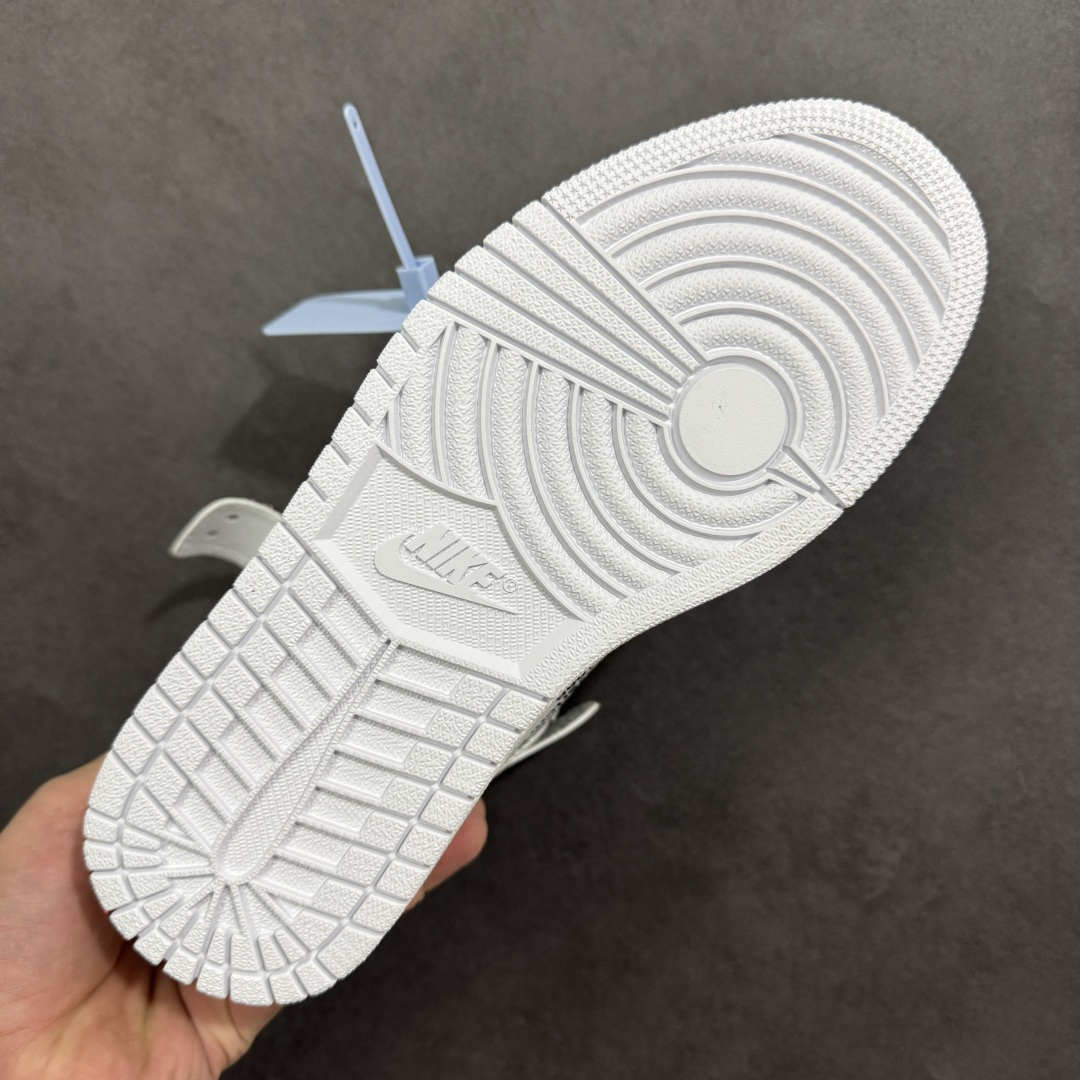 图片[9]-【公司级头层版】Air Jordan 1 High OG 高帮 AJ1 乔丹1代 aj1 乔1 高邦 金人吊牌 乔丹篮球鞋系列 AQ0818-100 采用正确头层皮组合荔枝纹头层皮革鞋面材质 中底注胶孔及缜密中底拉帮工艺 内置气垫及耐磨橡胶大底 尺码：36-47带半码-选品中心