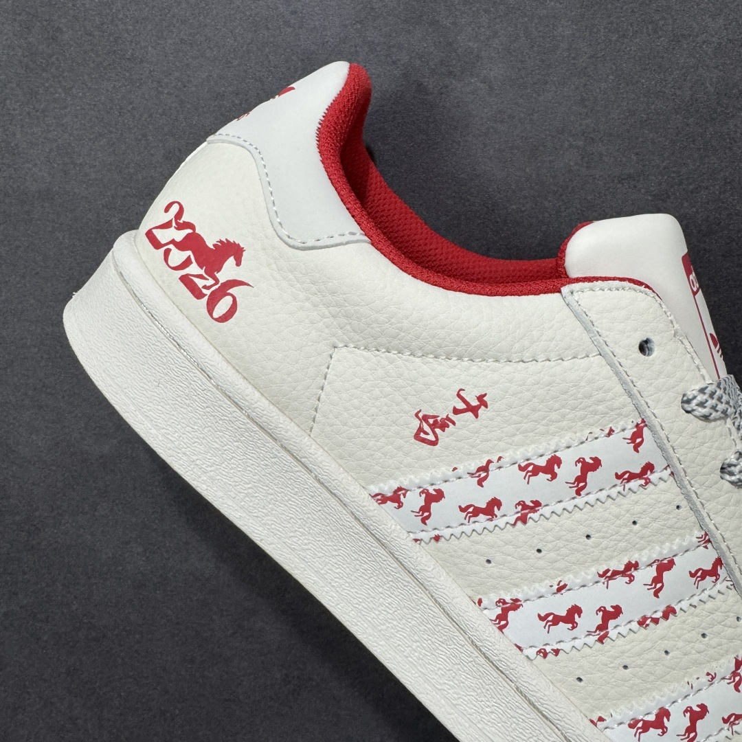 图片[6]-【定制版】AD Originals Superstar 马年限定 贝壳头板鞋 采用全新头层拼接皮革材质 后跟采用特色3D立体印字 渠道正品订单 诠释市场最高工艺水平 全鞋进口头层皮料打造。区别市面普通真标版本，进出专柜无压力 货号：LX0918 尺码：36 36.5 37.5 38 38.5 39 40 40.5 41 42 42.5 43 44 44.5 45-选品中心