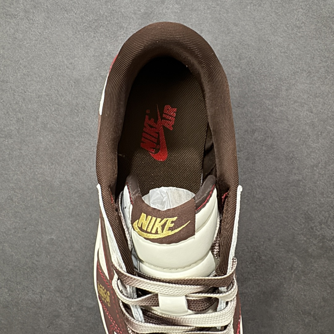 图片[7]-【定制版】Air Jordan 1 Low 2026 丙午马年限定款 采用白、深棕、红、金的暖调复古撞色，深棕麂皮 Swoosh 融入暗纹并采用解构倒钩设计，鞋头点缀金色 “马到成功” 印章，后跟印有红色马形图案，红色明线强化解构层次；既保留了街头潮流的个性，又通过生肖与祝福元素注入中式文化质感，凸显新年雅致氛围。 货号：LX1988-806 尺码：36 36.5 37.5 38 38.5 39 40 40.5 41 42 42.5 43 44 44.5 45-选品中心