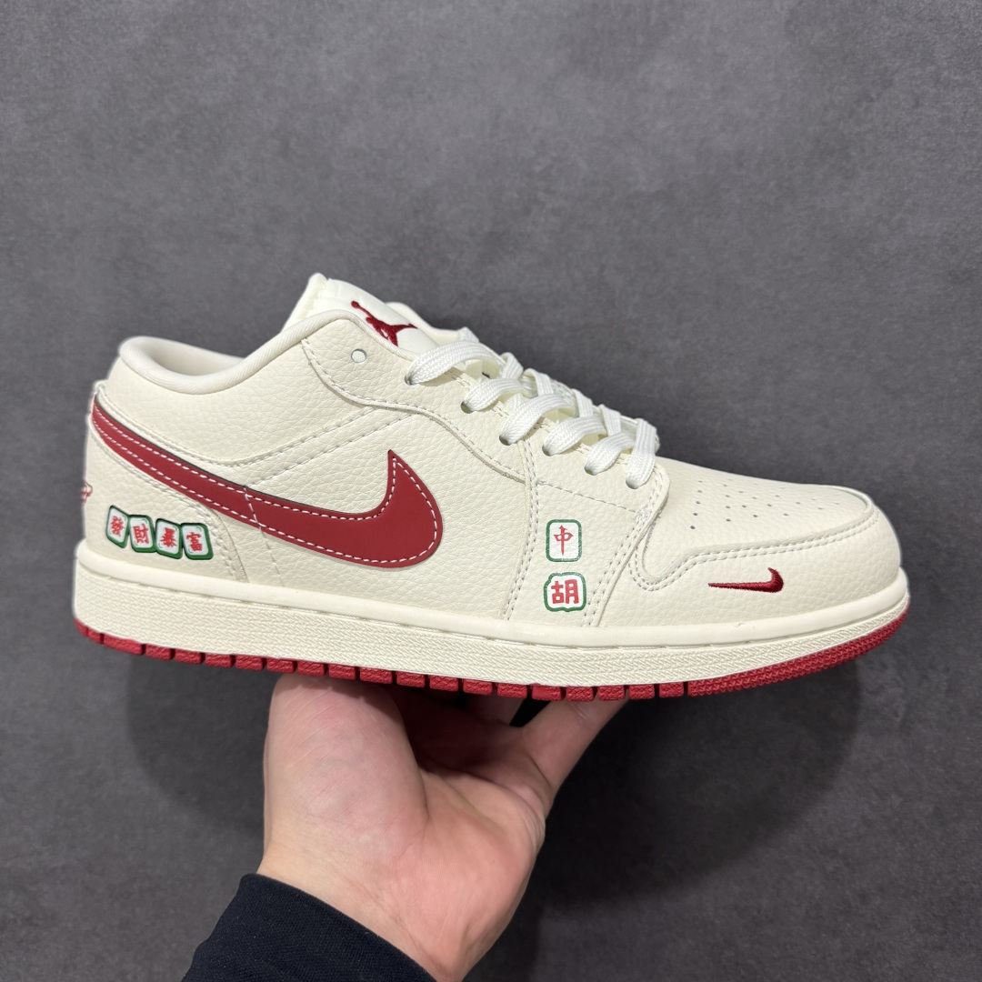【定制版】Air Jordan 1 Low AJ1 乔1马年限定 步步生金 高端定制 低帮复古篮球鞋 QJ1988-011 #定制鞋盒 大厂纯原品质出货 超高清洁度 皮料切割干净无任何毛边 细节完美 尺码:36 36.5 37.5 38 38.5 39 40 40.5 41 42 42.5 43 44 44.5 45-选品中心
