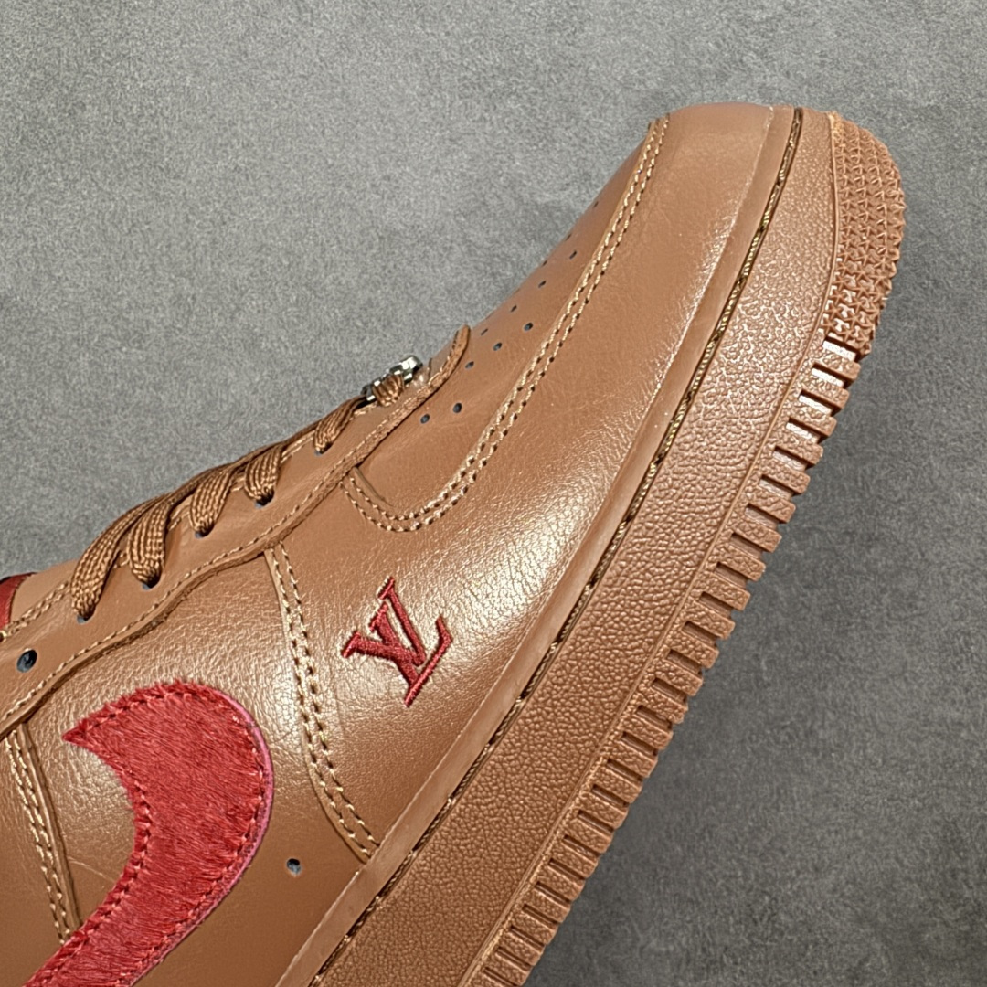 图片[5]-【定制版】NIke Air Force 1 \’07 Low “马年联名–栗红檀棕” 空军一号低帮 运动鞋 休闲鞋 折边针车 工艺难度大 原楦头原纸板 高端定制鞋盒 原厂鞋底 超高清洁度 细节完美 货号：XY9025-002 尺码：36 36.5 37.5 38 38.5 39 40 40.5 41 42 42.5 43 44 44.5 45-选品中心
