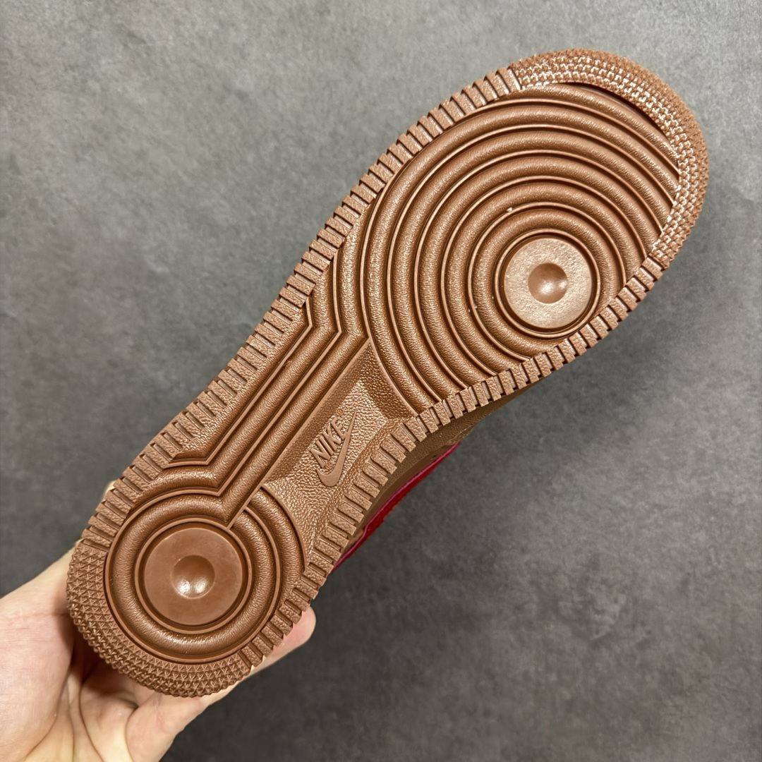 图片[9]-【定制版】NIke Air Force 1 \’07 Low “马年联名–栗红檀棕” 空军一号低帮 运动鞋 休闲鞋 折边针车 工艺难度大 原楦头原纸板 高端定制鞋盒 原厂鞋底 超高清洁度 细节完美 货号：XY9025-002 尺码：36 36.5 37.5 38 38.5 39 40 40.5 41 42 42.5 43 44 44.5 45-选品中心