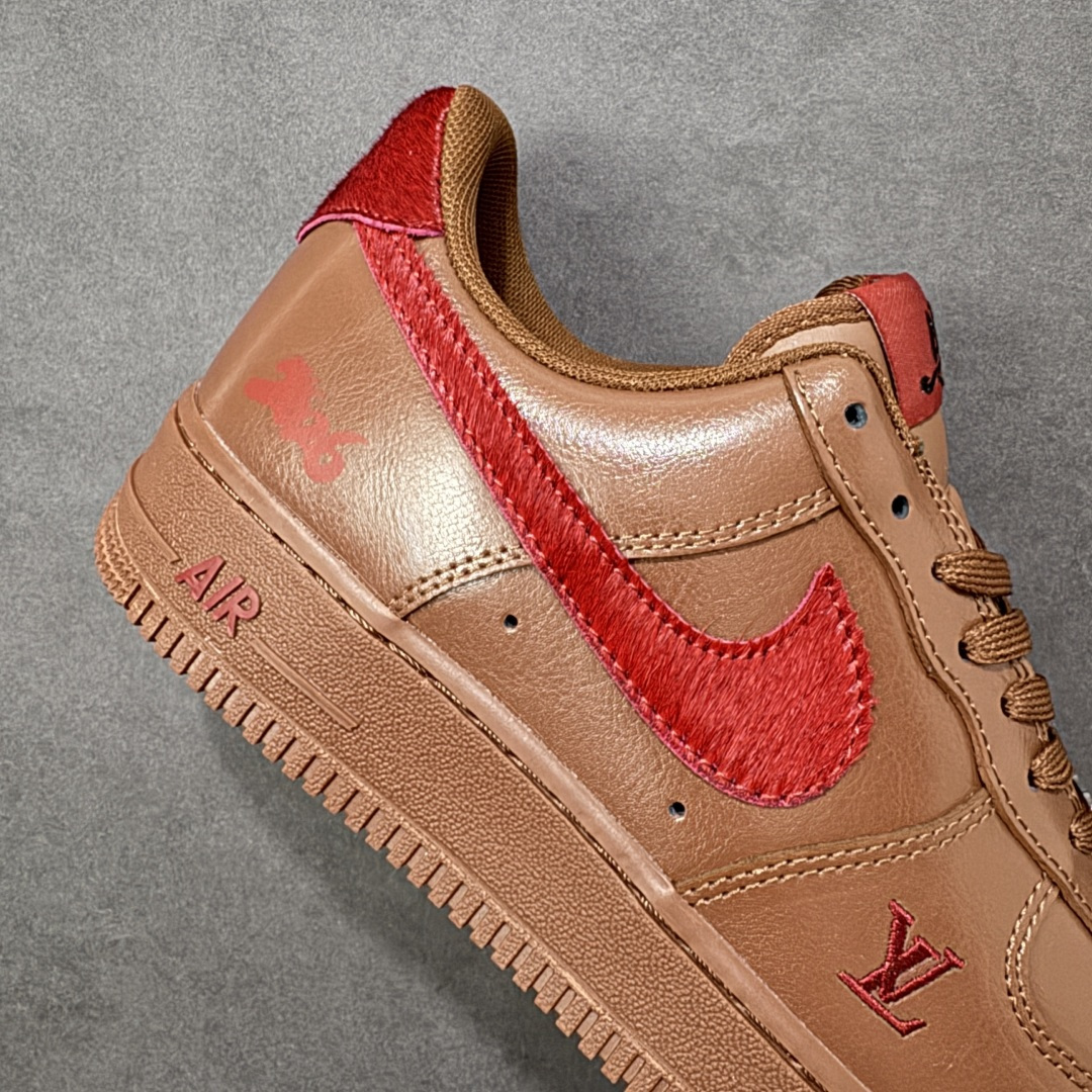 图片[6]-【定制版】NIke Air Force 1 \’07 Low “马年联名–栗红檀棕” 空军一号低帮 运动鞋 休闲鞋 折边针车 工艺难度大 原楦头原纸板 高端定制鞋盒 原厂鞋底 超高清洁度 细节完美 货号：XY9025-002 尺码：36 36.5 37.5 38 38.5 39 40 40.5 41 42 42.5 43 44 44.5 45-选品中心