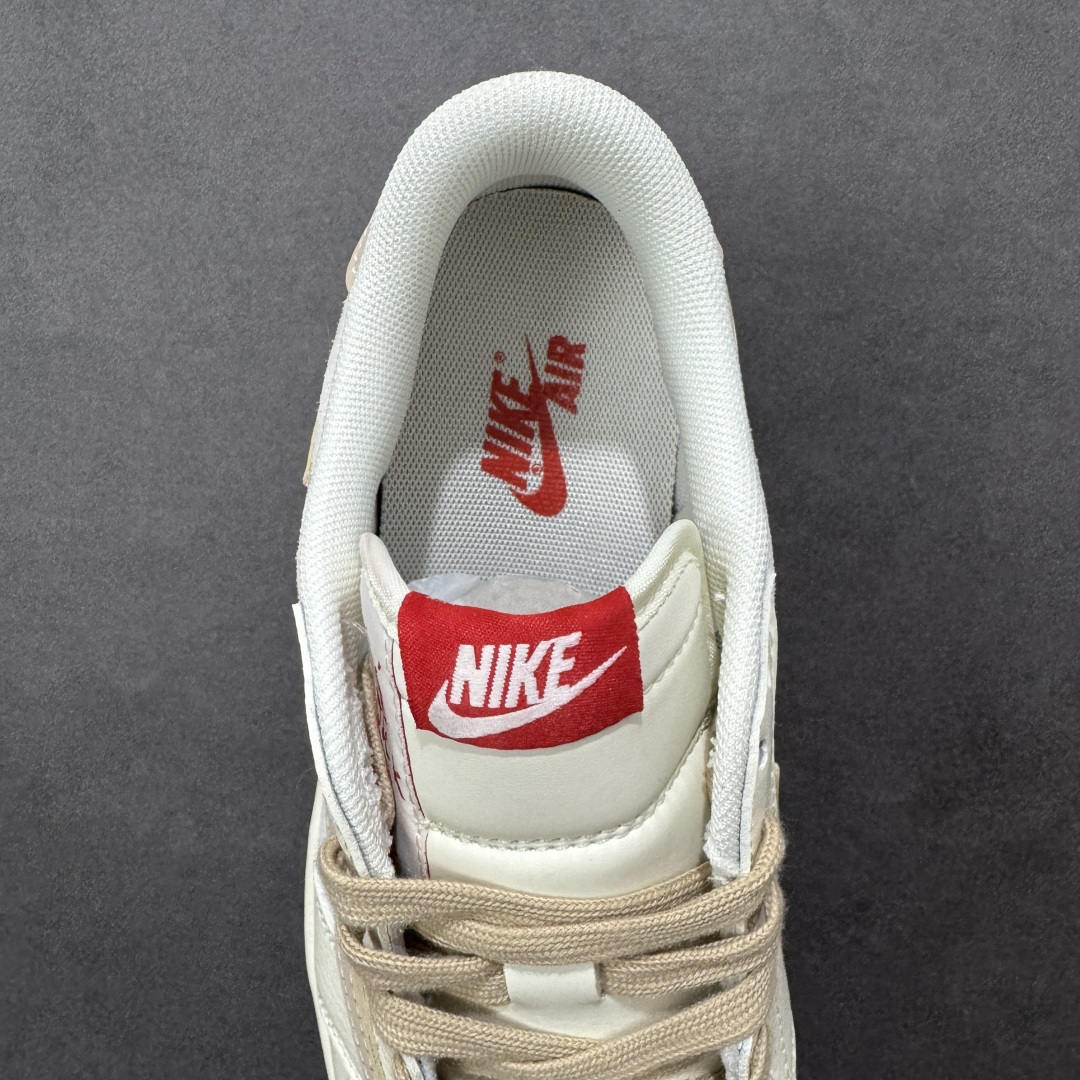 图片[7]-【定制版】祥马献瑞 AJ1质感拉满AIR JORDAN 1 AJ1倒钩低帮鞋型融入马年祥马献瑞元素，米白灰调搭配暗纹马纹刺绣，细腻麂皮与皮革拼接质感高级，Air Sole气垫保障日常舒适。新年上脚既有低调奢华的氛围感，又能彰显生肖专属的仪式感，本命年穿搭的质感之选，让你在新年稳占时尚C位。 货号：DX5688-005 尺码：36 36.5 37.5 38 38.5 39 40 40.5 41 42 42.5 43 44 44.5 45-选品中心