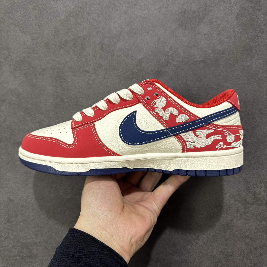 图片[2]-【定制版】Nike SB Dunk Low 马年开运 高端定制 低帮休闲板鞋 JJ2508-602  #定制鞋盒 大厂纯原品质出货 超高清洁度 皮料切割干净无任何毛边 细节完美  尺码：36 36.5 37.5 38 38.5 39 40 40.5 41 42 42.5 43 44 44.5 45-选品中心