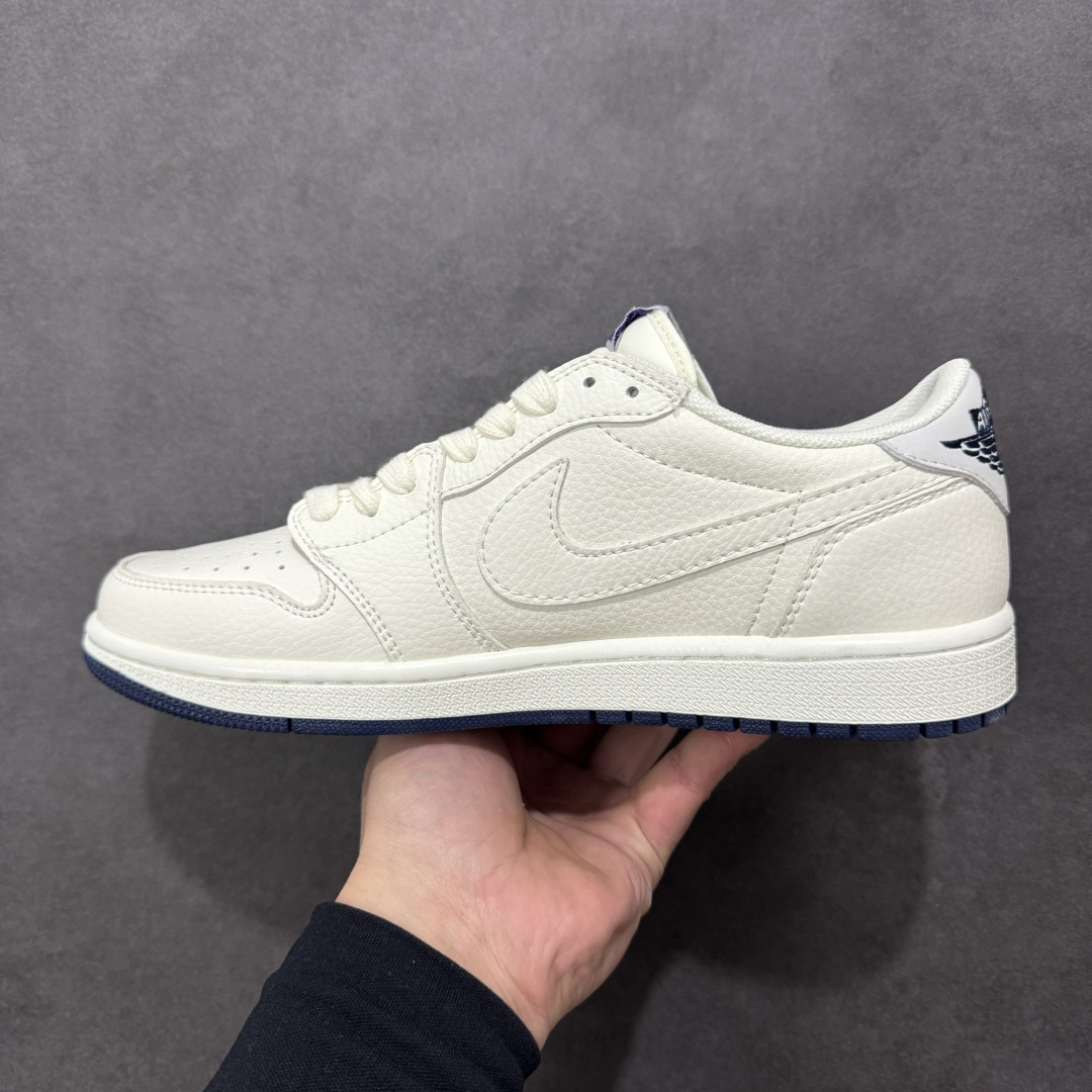 图片[2]-【定制版】Travis Scott x Jordan 1 Low 高端定制 乔丹倒勾低帮休闲板鞋 大厂纯原品质出货 纯正版型 定制鞋盒 皮料切割干净无任何毛边 细节完美 超高清洁度 货号：DZ2688-004 尺码：36 36.5 37.5 38 38.5 39 40 40.5 41 42 42.5 43 44 44.5 45-选品中心