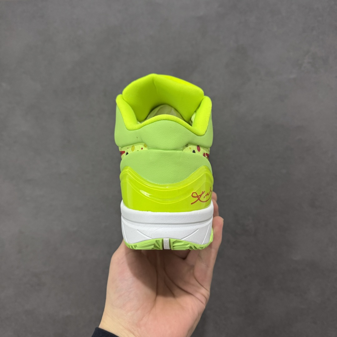 图片[4]-【定制版】科比4 Protro \”青蜂侠\” 马年限定！这双以荧光绿为主调的科比4 Protro，把“青蜂侠”的凌厉感与马年的跃动活力，直接焊在了鞋身上。荧光绿鞋身自带吸睛buff，在球场和街头都能瞬间成为焦点。鞋侧Swoosh以红黑撞色勾勒，旁边是极具张力的骏马涂鸦，黑、红、黄三色泼墨与漫画风线条交织，仿佛一匹追风的烈马正要破图而出。全掌Zoom Air气垫+碳板的经典配置，延续了科比系列的实战基因，启动反馈干脆利落，缓震极限足够应对高强度对抗。它不只是一双球鞋，更是把曼巴的好胜心与马年的昂扬气势穿在脚上的战靴。无论是打球时想靠气场先声夺人，还是日常出街想打造回头率拉满的造型，这双“青蜂侠”马年限定都能满足你。 货号：IH0587-801 尺码：38 38.5 39 40 40.5 41 42 42.5 43 44 44.5 45 46-选品中心