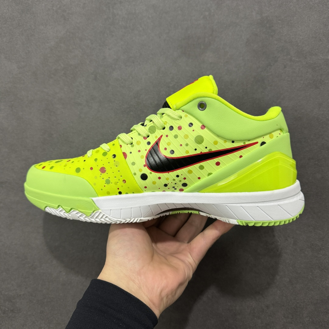 图片[2]-【定制版】科比4 Protro \”青蜂侠\” 马年限定！这双以荧光绿为主调的科比4 Protro，把“青蜂侠”的凌厉感与马年的跃动活力，直接焊在了鞋身上。荧光绿鞋身自带吸睛buff，在球场和街头都能瞬间成为焦点。鞋侧Swoosh以红黑撞色勾勒，旁边是极具张力的骏马涂鸦，黑、红、黄三色泼墨与漫画风线条交织，仿佛一匹追风的烈马正要破图而出。全掌Zoom Air气垫+碳板的经典配置，延续了科比系列的实战基因，启动反馈干脆利落，缓震极限足够应对高强度对抗。它不只是一双球鞋，更是把曼巴的好胜心与马年的昂扬气势穿在脚上的战靴。无论是打球时想靠气场先声夺人，还是日常出街想打造回头率拉满的造型，这双“青蜂侠”马年限定都能满足你。 货号：IH0587-801 尺码：38 38.5 39 40 40.5 41 42 42.5 43 44 44.5 45 46-选品中心