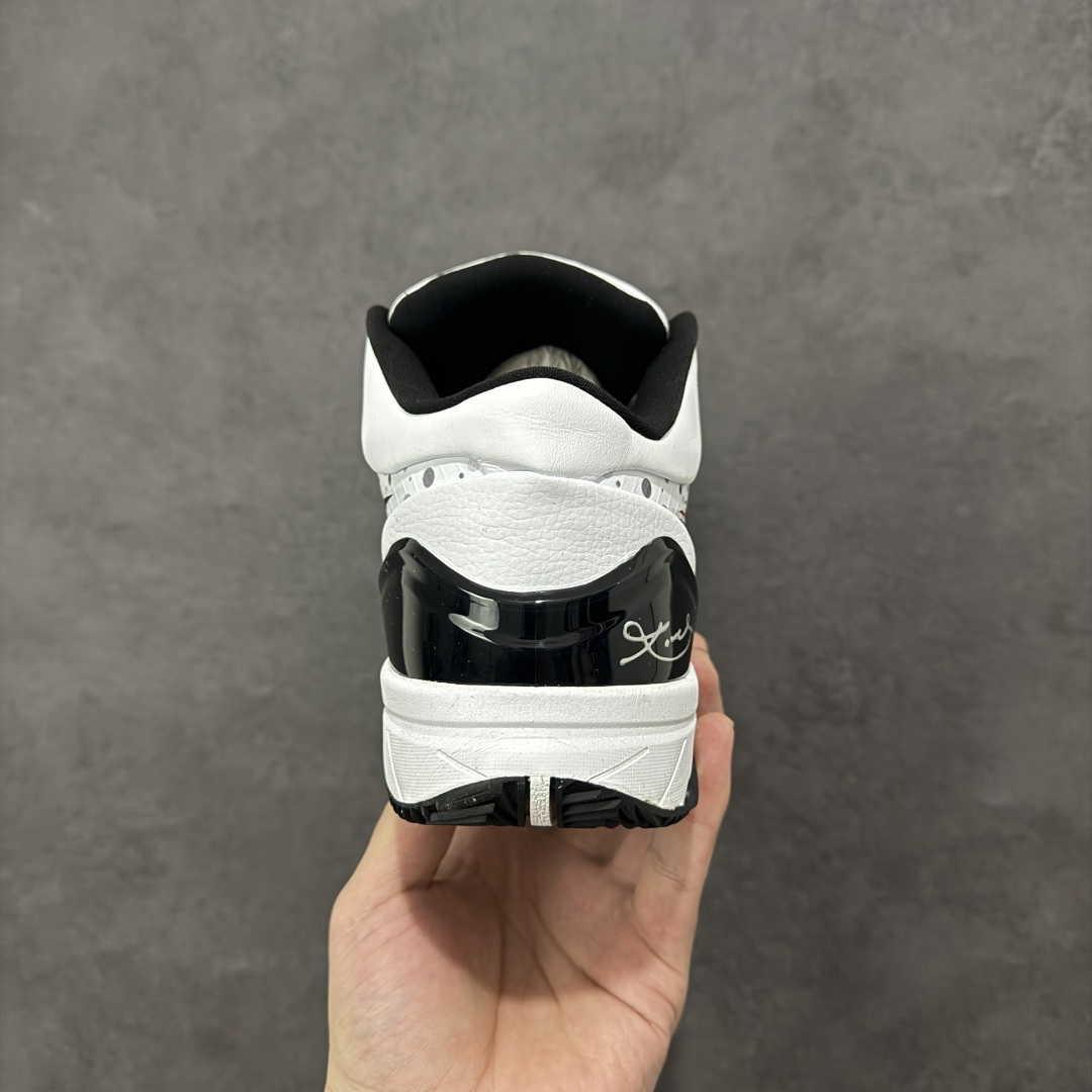 图片[4]-【定制版】科比4 Protro \”Year of the Horse\” 马年限定 以纯白为底，泼墨为韵，这双科比4 Protro马年限定，把东方祥瑞与曼巴精神完美熔铸在鞋身之上。鞋侧的Swoosh旁，色彩斑斓的骏马图腾肆意舒展，橙红、钴蓝与明黄交织出奔马的飒爽英姿，每一笔都是对速度与力量的致敬。白色鞋身点缀着星点墨斑，如同赛场上挥洒的汗水，低调中暗藏锋芒；全掌Zoom Air气垫与碳板加持，让启动响应与落地缓震一步到位，复刻曼巴当年的凌厉突破。从球场到街头，它既是实战利器，也是穿搭吸睛单品。马年将至，穿上它，以曼巴风骨驾驭龙马精神，在新的一年里，踏风而行，势不可挡。 货号：AV6339-105 尺码：38 38.5 39 40 40.5 41 42 42.5 43 44 44.5 45 46-选品中心