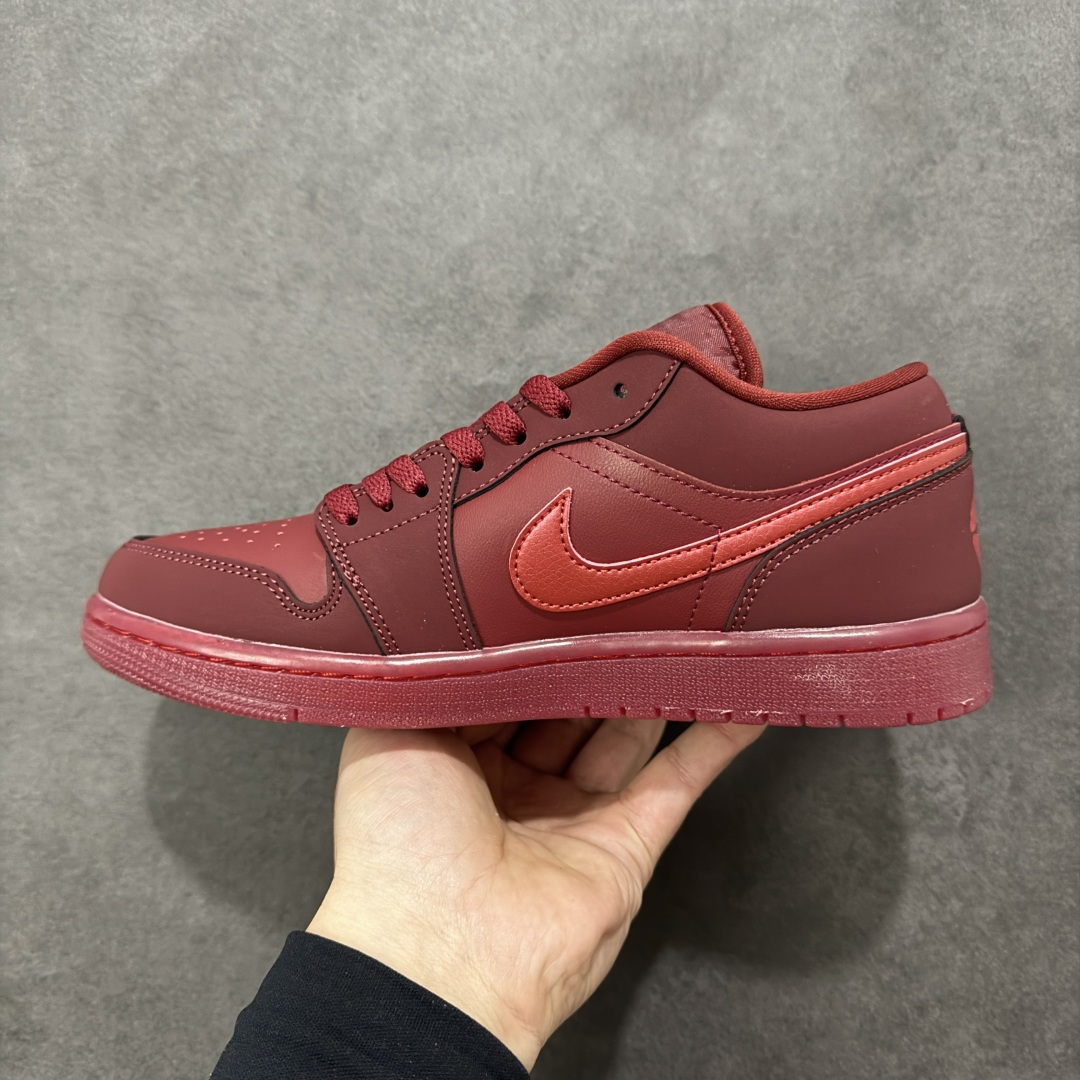 图片[2]-【K版纯原】Air Jordan AJ1 Low 低帮 IB7012-600 全新流水线出品 市场第二梯队最强版 全部原鞋开发 原楦原纸板开发 全鞋电脑针车 原厂内置全掌气垫 原盒内在原标 唯一Zp原版鞋带绑法 免检产品 全新2022版型 全头层皮料 完美零毛边处理 原厂配置全掌气垫 价格定位良心 新配色陆续出货 尺码：36-46-选品中心