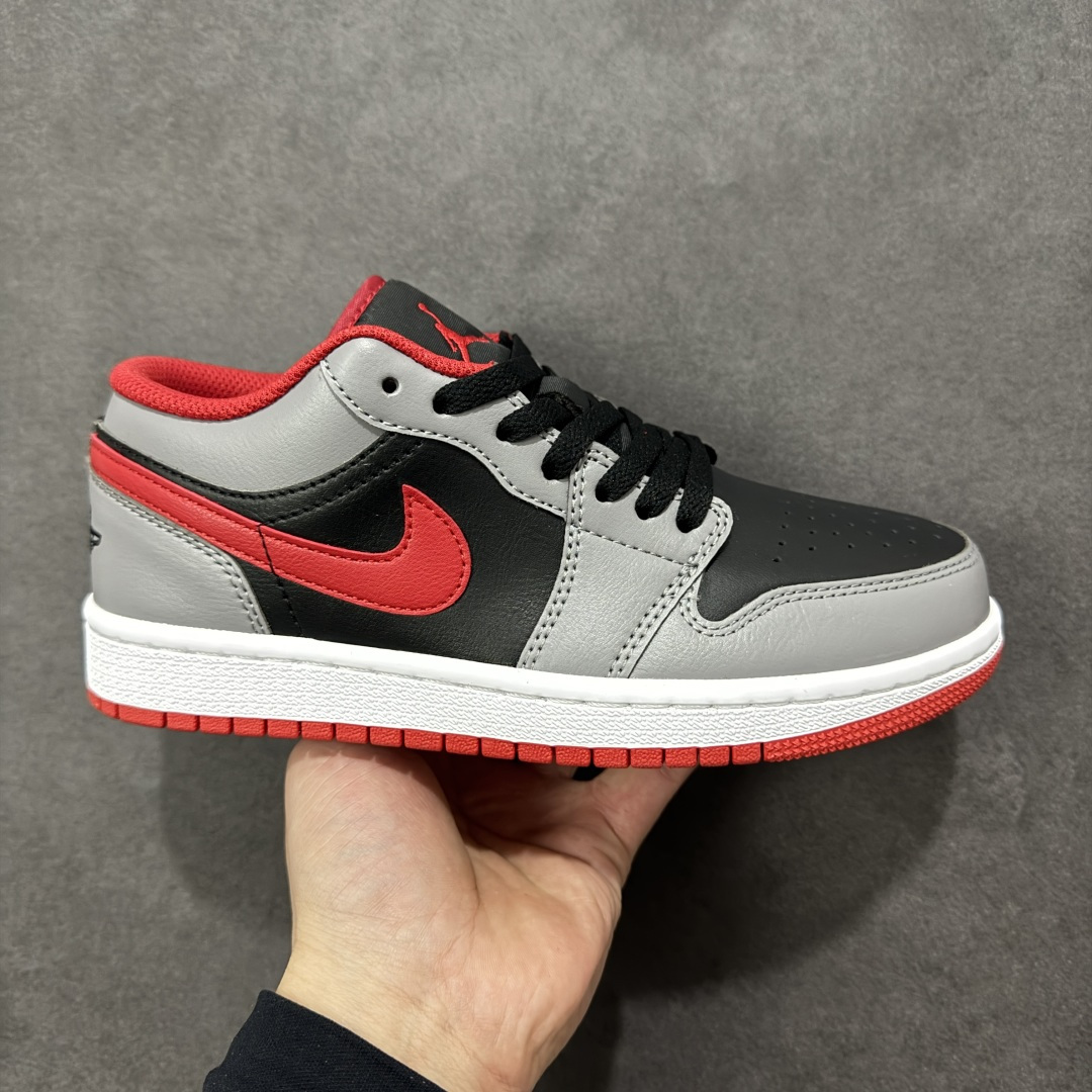 【H11版本】耐克Nike Air Jordan 1 AJ1经典复古经典低帮百搭文化篮球鞋 553558-060 公司级真标半码制#原档案原数据开发版型#采用荔枝纹头层皮革鞋面材质#原厂立体填充鞋舌海绵#中底注胶孔及缜密中底拉帮工艺#原数据开发模具大底 尺码:35.5 36 36.5 37.5 38 38.5 39 40 40.5 41 42 42.5 43 44 44.5 45 46 47.5 编码:H11B250260-选品中心