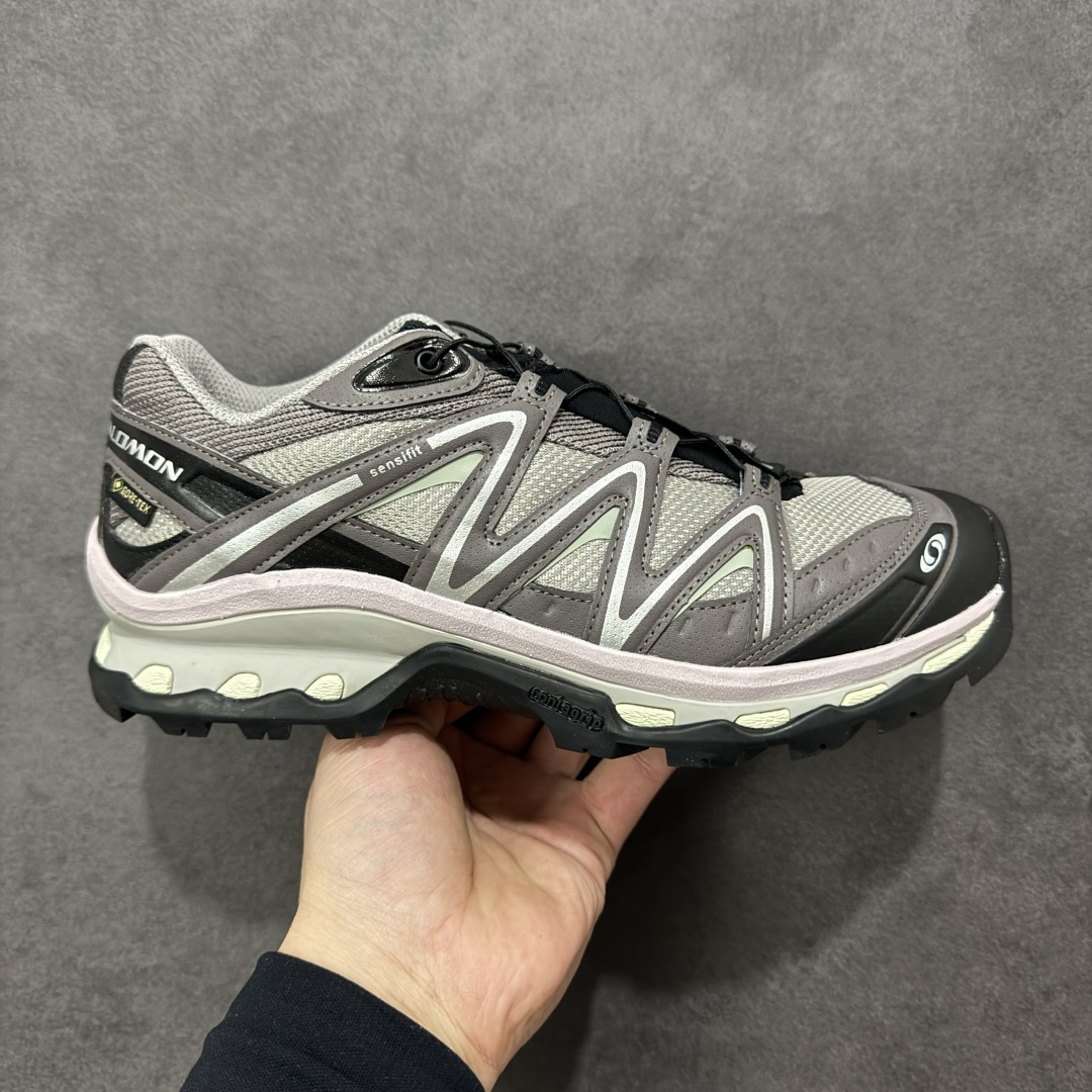 【莞产外贸版】Salomon XT-QUEST ADV 萨洛蒙情侣款户外机能鞋 477810 全新外贸大厂出品 细节品质大改进 独立私模 最大做到47码 全鞋采用为原厂一致材料打造 全新鞋型 相对市场版本 版型更正 全新玻璃冲刀 清洁度提升 同步原版左右鞋带孔的间距加大(市场版间距太小) 网面与鞋头材料校对一致无色差(市面版本有色差) 大底contagrip凹陷程度同步原版(市面版都有差别) 鞋舌两侧鞋帮脚踝处更加直挺(之前老版往中间踏) 鞋头处添加☯️太极标 所有细节多次修改校正 坚持同步原版无差别 毋庸置疑全市场最好的版本💪🏻终端优势供应 尺码:36 36.5 37.5 38 38.5 39 40 40.5 41 42 42.5 43 44 44.5 45 46 47-选品中心