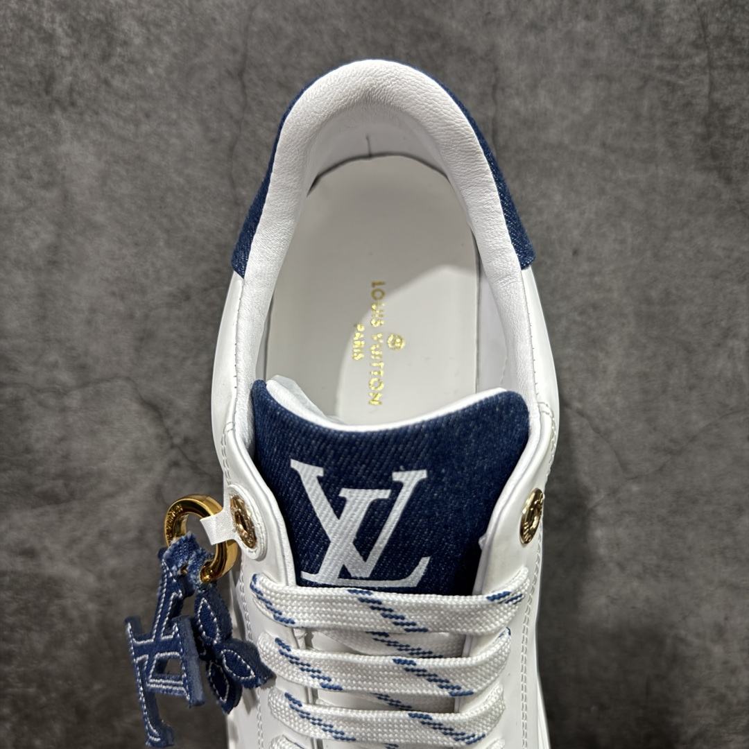 图片[8]-【YS纯原】广奢高端货Louis Vuitton New Arrival 系列 LV Time Out 情侣小白鞋｜ ✦ 小白鞋正统线条：干净、高级、显脚瘦 ✦ 经典 Monogram 老花：辨识度满分，一眼奢侈 ✦ 进口头层小牛皮鞋面：细腻、柔韧、鞋面更挺括 ✦ 羊皮内里：脚感软糯不磨脚，全天穿无压力 ✦ 原楦开发：版型挺拔、比例更精致 ✦ 鞋边立体雕花纹理：细节完全到位，质感直观可见 ✦ 轻量橡胶大底：抓地防滑，上脚轻盈不累 ✦ 情侣款百搭属性：通勤、休闲、旅行全能搭配 ✦ 专柜级包装：原装鞋盒 / 防尘袋 / 配件齐全 尺码：35-45-选品中心