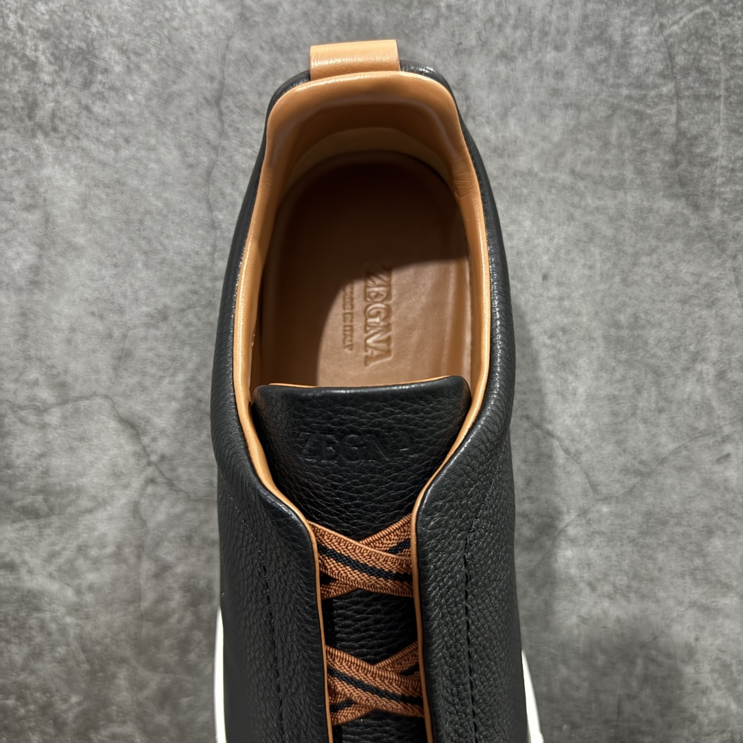 图片[8]-【佛山超A版】Zegna Triple Stitch 杰尼亚皮革 圆头平底 低帮低帮运动鞋 摔花纹牛皮制成，饰以丰富的工艺细节，如骆马红棕色皮革嵌饰和手绘饰边。此优雅材质令这款动感十足的运动鞋转变为精致的休闲单品。耐用的橡胶鞋底可探索城市街道提供所有需的支持。版型和产品细节：摔花纹牛皮面料，双色宽罗纹针织鞋带满足不同场合搭配不同风格，小牛皮内裡，鞋垫。内底、徽标压纹皮革中底，高弹力记忆鞋垫和超轻橡胶人字纹防滑鞋底，穿着舒服不凡。鞋底周圈加车大底边线。显得匠心十足。 尺码：39 40 41 42 43 44 45 46-选品中心