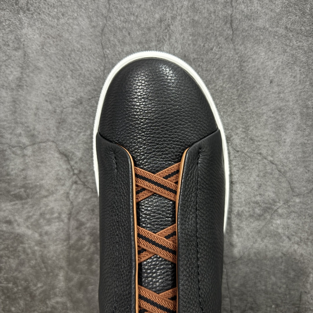 图片[5]-【佛山超A版】Zegna Triple Stitch 杰尼亚皮革 圆头平底 低帮低帮运动鞋 摔花纹牛皮制成，饰以丰富的工艺细节，如骆马红棕色皮革嵌饰和手绘饰边。此优雅材质令这款动感十足的运动鞋转变为精致的休闲单品。耐用的橡胶鞋底可探索城市街道提供所有需的支持。版型和产品细节：摔花纹牛皮面料，双色宽罗纹针织鞋带满足不同场合搭配不同风格，小牛皮内裡，鞋垫。内底、徽标压纹皮革中底，高弹力记忆鞋垫和超轻橡胶人字纹防滑鞋底，穿着舒服不凡。鞋底周圈加车大底边线。显得匠心十足。 尺码：39 40 41 42 43 44 45 46-选品中心