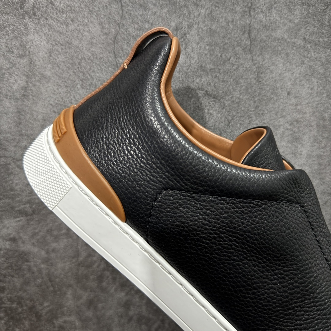 图片[7]-【佛山超A版】Zegna Triple Stitch 杰尼亚皮革 圆头平底 低帮低帮运动鞋 摔花纹牛皮制成，饰以丰富的工艺细节，如骆马红棕色皮革嵌饰和手绘饰边。此优雅材质令这款动感十足的运动鞋转变为精致的休闲单品。耐用的橡胶鞋底可探索城市街道提供所有需的支持。版型和产品细节：摔花纹牛皮面料，双色宽罗纹针织鞋带满足不同场合搭配不同风格，小牛皮内裡，鞋垫。内底、徽标压纹皮革中底，高弹力记忆鞋垫和超轻橡胶人字纹防滑鞋底，穿着舒服不凡。鞋底周圈加车大底边线。显得匠心十足。 尺码：39 40 41 42 43 44 45 46-选品中心