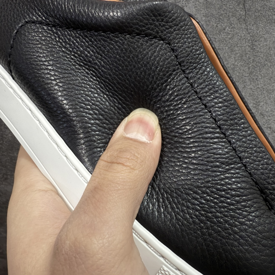 图片[4]-【佛山超A版】Zegna Triple Stitch 杰尼亚皮革 圆头平底 低帮低帮运动鞋 摔花纹牛皮制成，饰以丰富的工艺细节，如骆马红棕色皮革嵌饰和手绘饰边。此优雅材质令这款动感十足的运动鞋转变为精致的休闲单品。耐用的橡胶鞋底可探索城市街道提供所有需的支持。版型和产品细节：摔花纹牛皮面料，双色宽罗纹针织鞋带满足不同场合搭配不同风格，小牛皮内裡，鞋垫。内底、徽标压纹皮革中底，高弹力记忆鞋垫和超轻橡胶人字纹防滑鞋底，穿着舒服不凡。鞋底周圈加车大底边线。显得匠心十足。 尺码：39 40 41 42 43 44 45 46-选品中心