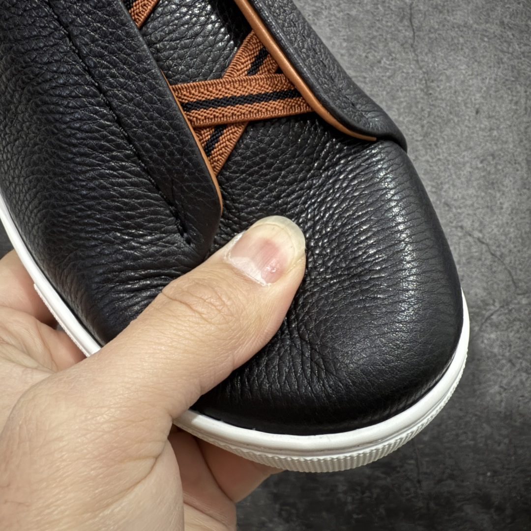 图片[5]-【佛山超A版】Zegna Triple Stitch 杰尼亚皮革 圆头平底 低帮低帮运动鞋 摔花纹牛皮制成，饰以丰富的工艺细节，如骆马红棕色皮革嵌饰和手绘饰边。此优雅材质令这款动感十足的运动鞋转变为精致的休闲单品。耐用的橡胶鞋底可探索城市街道提供所有需的支持。版型和产品细节：摔花纹牛皮面料，双色宽罗纹针织鞋带满足不同场合搭配不同风格，小牛皮内裡，鞋垫。内底、徽标压纹皮革中底，高弹力记忆鞋垫和超轻橡胶人字纹防滑鞋底，穿着舒服不凡。鞋底周圈加车大底边线。显得匠心十足。 尺码：39 40 41 42 43 44 45 46-选品中心