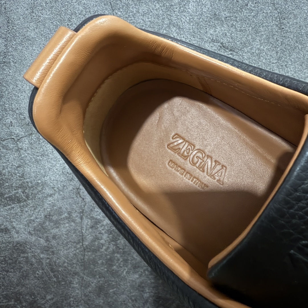 图片[8]-【佛山超A版】Zegna Triple Stitch 杰尼亚皮革 圆头平底 低帮低帮运动鞋 摔花纹牛皮制成，饰以丰富的工艺细节，如骆马红棕色皮革嵌饰和手绘饰边。此优雅材质令这款动感十足的运动鞋转变为精致的休闲单品。耐用的橡胶鞋底可探索城市街道提供所有需的支持。版型和产品细节：摔花纹牛皮面料，双色宽罗纹针织鞋带满足不同场合搭配不同风格，小牛皮内裡，鞋垫。内底、徽标压纹皮革中底，高弹力记忆鞋垫和超轻橡胶人字纹防滑鞋底，穿着舒服不凡。鞋底周圈加车大底边线。显得匠心十足。 尺码：39 40 41 42 43 44 45 46-选品中心