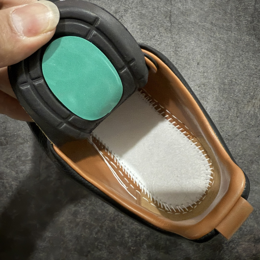 图片[9]-【佛山超A版】Zegna Triple Stitch 杰尼亚皮革 圆头平底 低帮低帮运动鞋 摔花纹牛皮制成，饰以丰富的工艺细节，如骆马红棕色皮革嵌饰和手绘饰边。此优雅材质令这款动感十足的运动鞋转变为精致的休闲单品。耐用的橡胶鞋底可探索城市街道提供所有需的支持。版型和产品细节：摔花纹牛皮面料，双色宽罗纹针织鞋带满足不同场合搭配不同风格，小牛皮内裡，鞋垫。内底、徽标压纹皮革中底，高弹力记忆鞋垫和超轻橡胶人字纹防滑鞋底，穿着舒服不凡。鞋底周圈加车大底边线。显得匠心十足。 尺码：39 40 41 42 43 44 45 46-选品中心