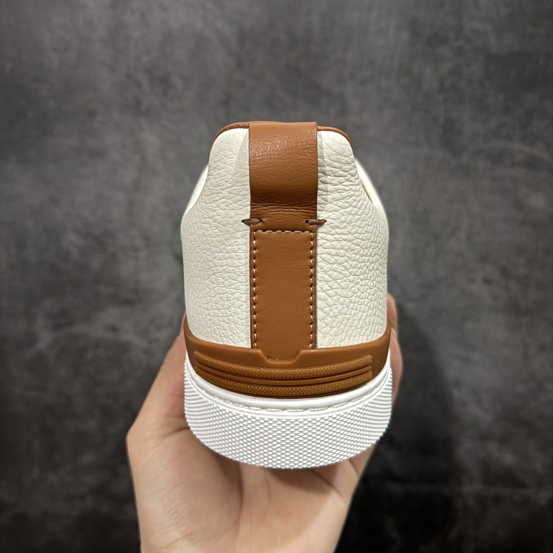 图片[4]-【佛山超A版】Zegna Triple Stitch 杰尼亚皮革 圆头平底 低帮低帮运动鞋 摔花纹牛皮制成，饰以丰富的工艺细节，如骆马红棕色皮革嵌饰和手绘饰边。此优雅材质令这款动感十足的运动鞋转变为精致的休闲单品。耐用的橡胶鞋底可探索城市街道提供所有需的支持。版型和产品细节：摔花纹牛皮面料，双色宽罗纹针织鞋带满足不同场合搭配不同风格，小牛皮内裡，鞋垫。内底、徽标压纹皮革中底，高弹力记忆鞋垫和超轻橡胶人字纹防滑鞋底，穿着舒服不凡。鞋底周圈加车大底边线。显得匠心十足。 尺码：39 40 41 42 43 44 45 46-选品中心