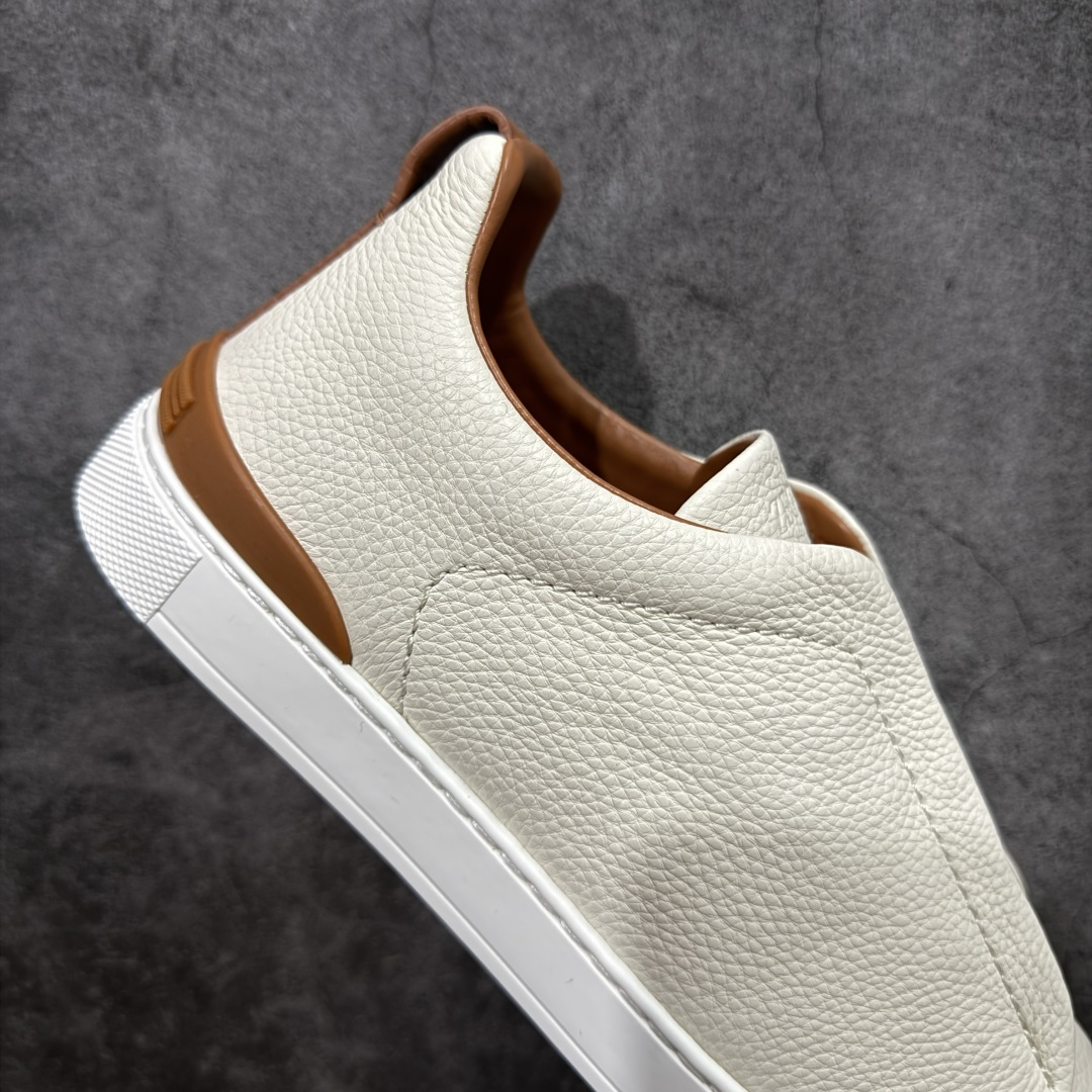 图片[7]-【佛山超A版】Zegna Triple Stitch 杰尼亚皮革 圆头平底 低帮低帮运动鞋 摔花纹牛皮制成，饰以丰富的工艺细节，如骆马红棕色皮革嵌饰和手绘饰边。此优雅材质令这款动感十足的运动鞋转变为精致的休闲单品。耐用的橡胶鞋底可探索城市街道提供所有需的支持。版型和产品细节：摔花纹牛皮面料，双色宽罗纹针织鞋带满足不同场合搭配不同风格，小牛皮内裡，鞋垫。内底、徽标压纹皮革中底，高弹力记忆鞋垫和超轻橡胶人字纹防滑鞋底，穿着舒服不凡。鞋底周圈加车大底边线。显得匠心十足。 尺码：39 40 41 42 43 44 45 46-选品中心