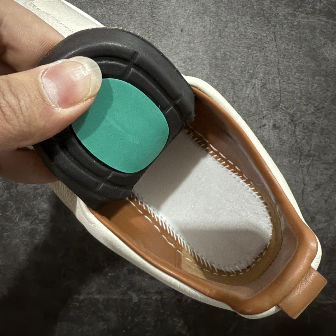 图片[10]-【佛山超A版】Zegna Triple Stitch 杰尼亚皮革 圆头平底 低帮低帮运动鞋 摔花纹牛皮制成，饰以丰富的工艺细节，如骆马红棕色皮革嵌饰和手绘饰边。此优雅材质令这款动感十足的运动鞋转变为精致的休闲单品。耐用的橡胶鞋底可探索城市街道提供所有需的支持。版型和产品细节：摔花纹牛皮面料，双色宽罗纹针织鞋带满足不同场合搭配不同风格，小牛皮内裡，鞋垫。内底、徽标压纹皮革中底，高弹力记忆鞋垫和超轻橡胶人字纹防滑鞋底，穿着舒服不凡。鞋底周圈加车大底边线。显得匠心十足。 尺码：39 40 41 42 43 44 45 46-选品中心