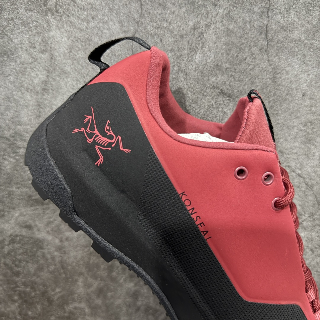 图片[7]-【正确版】Arcteryx始祖鸟 Konseal Shoe 舒适 防滑耐磨透气支撑抓地 登山鞋 正确原盒 全鞋采用头层麂皮 耐磨防滑黄金V底 莞产高品质 区别市场通货 代购指定版本 原数据开发 不掉标 正确高频字体 鸟爪细节完美 区别市场公版货 错误字体货 中底带钢印上脚舒适轻便无负重感 四季百搭 始祖鸟 KONSEAL 轻量户外鞋，这双鞋，不仅仅可以穿着逛街上班，更可以穿着徒步旅游甚至攀岩！说实话，没多少人真的会去攀岩，经我们试穿，这双鞋，日常穿也是非常舒服轻便！搭配日常的衣服完全不违和！结构中底TPU底盘，保护双脚。配置3D模具保护双脚+一体化系带系统，鞋面防撕裂网布、TPU保护膜和牛巴革合成面料，喜欢放心入！这种类型的鞋子咱们家超难得遇到一次，喜欢一定不要错过 尺码：39-45-选品中心