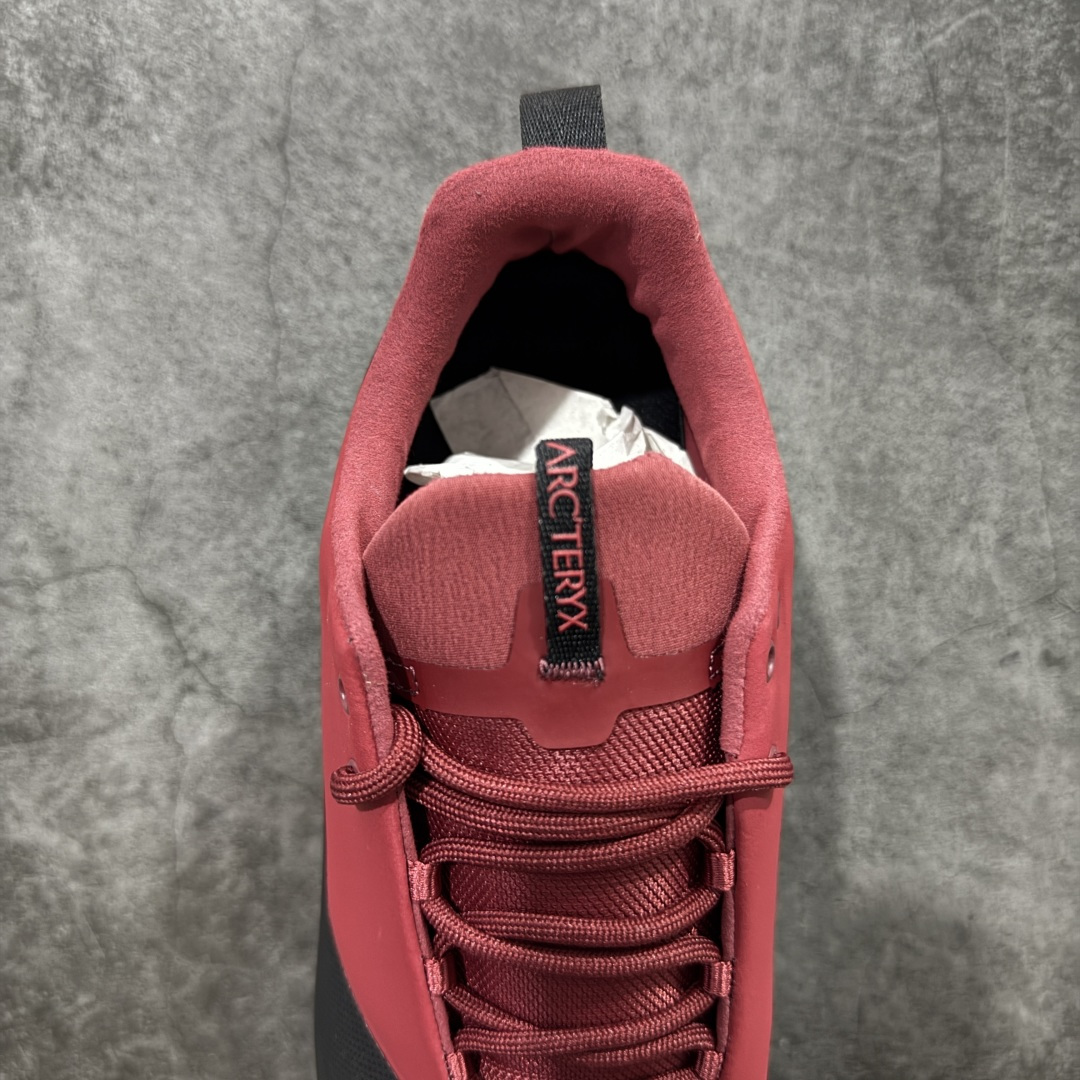 图片[8]-【正确版】Arcteryx始祖鸟 Konseal Shoe 舒适 防滑耐磨透气支撑抓地 登山鞋 正确原盒 全鞋采用头层麂皮 耐磨防滑黄金V底 莞产高品质 区别市场通货 代购指定版本 原数据开发 不掉标 正确高频字体 鸟爪细节完美 区别市场公版货 错误字体货 中底带钢印上脚舒适轻便无负重感 四季百搭 始祖鸟 KONSEAL 轻量户外鞋，这双鞋，不仅仅可以穿着逛街上班，更可以穿着徒步旅游甚至攀岩！说实话，没多少人真的会去攀岩，经我们试穿，这双鞋，日常穿也是非常舒服轻便！搭配日常的衣服完全不违和！结构中底TPU底盘，保护双脚。配置3D模具保护双脚+一体化系带系统，鞋面防撕裂网布、TPU保护膜和牛巴革合成面料，喜欢放心入！这种类型的鞋子咱们家超难得遇到一次，喜欢一定不要错过 尺码：39-45-选品中心