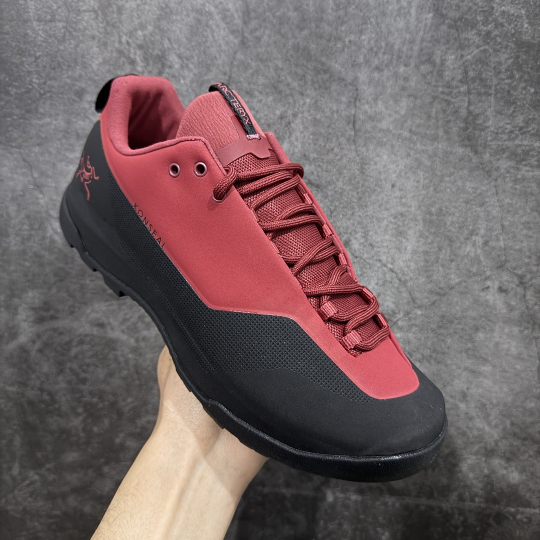 图片[3]-【正确版】Arcteryx始祖鸟 Konseal Shoe 舒适 防滑耐磨透气支撑抓地 登山鞋 正确原盒 全鞋采用头层麂皮 耐磨防滑黄金V底 莞产高品质 区别市场通货 代购指定版本 原数据开发 不掉标 正确高频字体 鸟爪细节完美 区别市场公版货 错误字体货 中底带钢印上脚舒适轻便无负重感 四季百搭 始祖鸟 KONSEAL 轻量户外鞋，这双鞋，不仅仅可以穿着逛街上班，更可以穿着徒步旅游甚至攀岩！说实话，没多少人真的会去攀岩，经我们试穿，这双鞋，日常穿也是非常舒服轻便！搭配日常的衣服完全不违和！结构中底TPU底盘，保护双脚。配置3D模具保护双脚+一体化系带系统，鞋面防撕裂网布、TPU保护膜和牛巴革合成面料，喜欢放心入！这种类型的鞋子咱们家超难得遇到一次，喜欢一定不要错过 尺码：39-45-选品中心