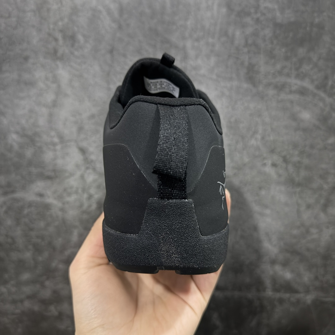 图片[4]-【正确版】Arcteryx始祖鸟 Konseal Shoe 舒适 防滑耐磨透气支撑抓地 登山鞋 正确原盒 全鞋采用头层麂皮 耐磨防滑黄金V底 莞产高品质 区别市场通货 代购指定版本 原数据开发 不掉标 正确高频字体 鸟爪细节完美 区别市场公版货 错误字体货 中底带钢印上脚舒适轻便无负重感 四季百搭 始祖鸟 KONSEAL 轻量户外鞋，这双鞋，不仅仅可以穿着逛街上班，更可以穿着徒步旅游甚至攀岩！说实话，没多少人真的会去攀岩，经我们试穿，这双鞋，日常穿也是非常舒服轻便！搭配日常的衣服完全不违和！结构中底TPU底盘，保护双脚。配置3D模具保护双脚+一体化系带系统，鞋面防撕裂网布、TPU保护膜和牛巴革合成面料，喜欢放心入！这种类型的鞋子咱们家超难得遇到一次，喜欢一定不要错过 尺码：39-45-选品中心