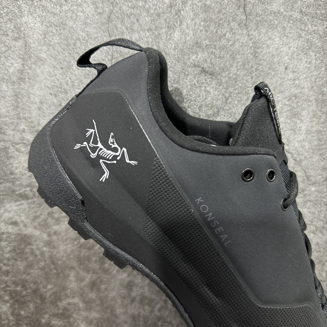 图片[7]-【正确版】Arcteryx始祖鸟 Konseal Shoe 舒适 防滑耐磨透气支撑抓地 登山鞋 正确原盒 全鞋采用头层麂皮 耐磨防滑黄金V底 莞产高品质 区别市场通货 代购指定版本 原数据开发 不掉标 正确高频字体 鸟爪细节完美 区别市场公版货 错误字体货 中底带钢印上脚舒适轻便无负重感 四季百搭 始祖鸟 KONSEAL 轻量户外鞋，这双鞋，不仅仅可以穿着逛街上班，更可以穿着徒步旅游甚至攀岩！说实话，没多少人真的会去攀岩，经我们试穿，这双鞋，日常穿也是非常舒服轻便！搭配日常的衣服完全不违和！结构中底TPU底盘，保护双脚。配置3D模具保护双脚+一体化系带系统，鞋面防撕裂网布、TPU保护膜和牛巴革合成面料，喜欢放心入！这种类型的鞋子咱们家超难得遇到一次，喜欢一定不要错过 尺码：39-45-选品中心