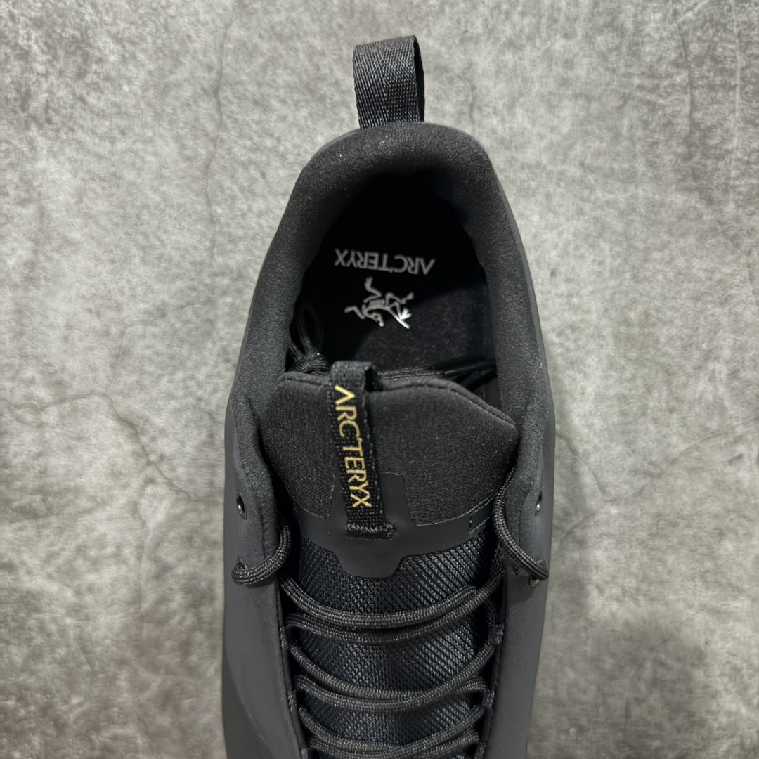 图片[8]-【正确版】Arcteryx始祖鸟 Konseal Shoe 舒适 防滑耐磨透气支撑抓地 登山鞋 正确原盒 全鞋采用头层麂皮 耐磨防滑黄金V底 莞产高品质 区别市场通货 代购指定版本 原数据开发 不掉标 正确高频字体 鸟爪细节完美 区别市场公版货 错误字体货 中底带钢印上脚舒适轻便无负重感 四季百搭 始祖鸟 KONSEAL 轻量户外鞋，这双鞋，不仅仅可以穿着逛街上班，更可以穿着徒步旅游甚至攀岩！说实话，没多少人真的会去攀岩，经我们试穿，这双鞋，日常穿也是非常舒服轻便！搭配日常的衣服完全不违和！结构中底TPU底盘，保护双脚。配置3D模具保护双脚+一体化系带系统，鞋面防撕裂网布、TPU保护膜和牛巴革合成面料，喜欢放心入！这种类型的鞋子咱们家超难得遇到一次，喜欢一定不要错过 尺码：39-45-选品中心