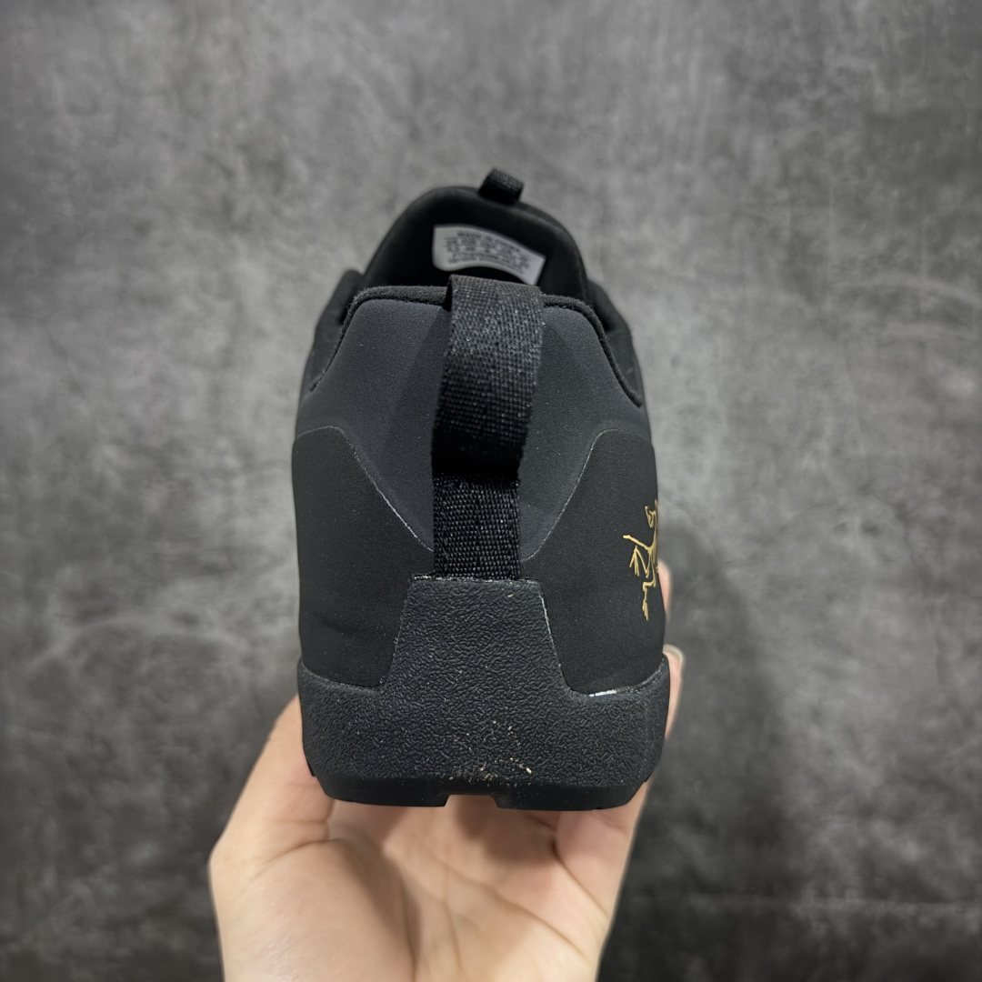 图片[4]-【正确版】Arcteryx始祖鸟 Konseal Shoe 舒适 防滑耐磨透气支撑抓地 登山鞋 正确原盒 全鞋采用头层麂皮 耐磨防滑黄金V底 莞产高品质 区别市场通货 代购指定版本 原数据开发 不掉标 正确高频字体 鸟爪细节完美 区别市场公版货 错误字体货 中底带钢印上脚舒适轻便无负重感 四季百搭 始祖鸟 KONSEAL 轻量户外鞋，这双鞋，不仅仅可以穿着逛街上班，更可以穿着徒步旅游甚至攀岩！说实话，没多少人真的会去攀岩，经我们试穿，这双鞋，日常穿也是非常舒服轻便！搭配日常的衣服完全不违和！结构中底TPU底盘，保护双脚。配置3D模具保护双脚+一体化系带系统，鞋面防撕裂网布、TPU保护膜和牛巴革合成面料，喜欢放心入！这种类型的鞋子咱们家超难得遇到一次，喜欢一定不要错过 尺码：39-45-选品中心