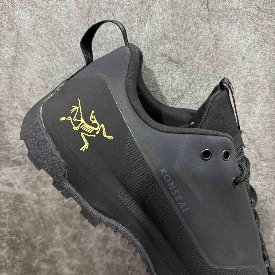 图片[7]-【正确版】Arcteryx始祖鸟 Konseal Shoe 舒适 防滑耐磨透气支撑抓地 登山鞋 正确原盒 全鞋采用头层麂皮 耐磨防滑黄金V底 莞产高品质 区别市场通货 代购指定版本 原数据开发 不掉标 正确高频字体 鸟爪细节完美 区别市场公版货 错误字体货 中底带钢印上脚舒适轻便无负重感 四季百搭 始祖鸟 KONSEAL 轻量户外鞋，这双鞋，不仅仅可以穿着逛街上班，更可以穿着徒步旅游甚至攀岩！说实话，没多少人真的会去攀岩，经我们试穿，这双鞋，日常穿也是非常舒服轻便！搭配日常的衣服完全不违和！结构中底TPU底盘，保护双脚。配置3D模具保护双脚+一体化系带系统，鞋面防撕裂网布、TPU保护膜和牛巴革合成面料，喜欢放心入！这种类型的鞋子咱们家超难得遇到一次，喜欢一定不要错过 尺码：39-45-选品中心