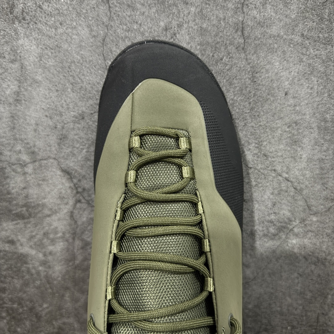 图片[5]-【正确版】Arcteryx始祖鸟 Konseal Shoe 舒适 防滑耐磨透气支撑抓地 登山鞋 正确原盒 全鞋采用头层麂皮 耐磨防滑黄金V底 莞产高品质 区别市场通货 代购指定版本 原数据开发 不掉标 正确高频字体 鸟爪细节完美 区别市场公版货 错误字体货 中底带钢印上脚舒适轻便无负重感 四季百搭 始祖鸟 KONSEAL 轻量户外鞋，这双鞋，不仅仅可以穿着逛街上班，更可以穿着徒步旅游甚至攀岩！说实话，没多少人真的会去攀岩，经我们试穿，这双鞋，日常穿也是非常舒服轻便！搭配日常的衣服完全不违和！结构中底TPU底盘，保护双脚。配置3D模具保护双脚+一体化系带系统，鞋面防撕裂网布、TPU保护膜和牛巴革合成面料，喜欢放心入！这种类型的鞋子咱们家超难得遇到一次，喜欢一定不要错过 尺码：39-45-选品中心