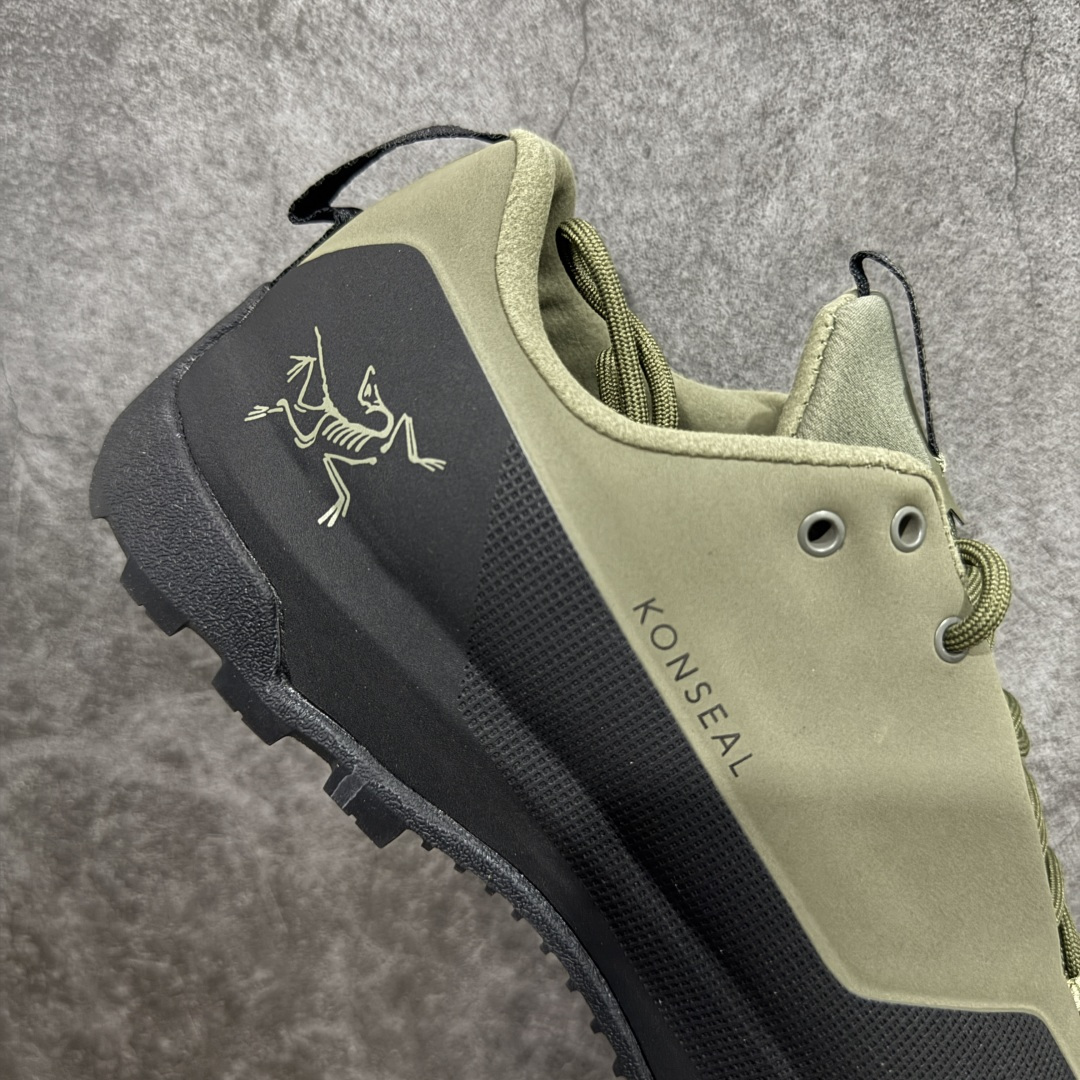 图片[7]-【正确版】Arcteryx始祖鸟 Konseal Shoe 舒适 防滑耐磨透气支撑抓地 登山鞋 正确原盒 全鞋采用头层麂皮 耐磨防滑黄金V底 莞产高品质 区别市场通货 代购指定版本 原数据开发 不掉标 正确高频字体 鸟爪细节完美 区别市场公版货 错误字体货 中底带钢印上脚舒适轻便无负重感 四季百搭 始祖鸟 KONSEAL 轻量户外鞋，这双鞋，不仅仅可以穿着逛街上班，更可以穿着徒步旅游甚至攀岩！说实话，没多少人真的会去攀岩，经我们试穿，这双鞋，日常穿也是非常舒服轻便！搭配日常的衣服完全不违和！结构中底TPU底盘，保护双脚。配置3D模具保护双脚+一体化系带系统，鞋面防撕裂网布、TPU保护膜和牛巴革合成面料，喜欢放心入！这种类型的鞋子咱们家超难得遇到一次，喜欢一定不要错过 尺码：39-45-选品中心