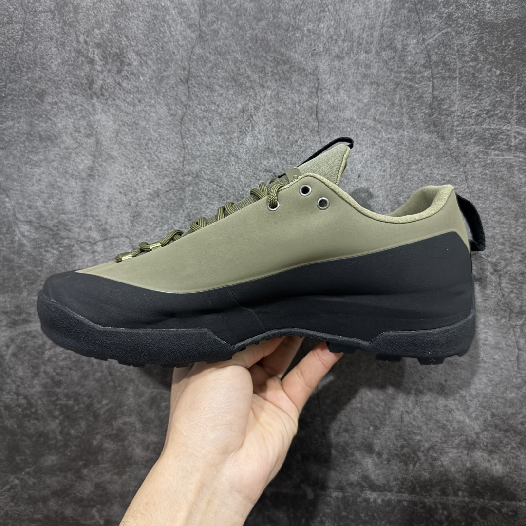 图片[2]-【正确版】Arcteryx始祖鸟 Konseal Shoe 舒适 防滑耐磨透气支撑抓地 登山鞋 正确原盒 全鞋采用头层麂皮 耐磨防滑黄金V底 莞产高品质 区别市场通货 代购指定版本 原数据开发 不掉标 正确高频字体 鸟爪细节完美 区别市场公版货 错误字体货 中底带钢印上脚舒适轻便无负重感 四季百搭 始祖鸟 KONSEAL 轻量户外鞋，这双鞋，不仅仅可以穿着逛街上班，更可以穿着徒步旅游甚至攀岩！说实话，没多少人真的会去攀岩，经我们试穿，这双鞋，日常穿也是非常舒服轻便！搭配日常的衣服完全不违和！结构中底TPU底盘，保护双脚。配置3D模具保护双脚+一体化系带系统，鞋面防撕裂网布、TPU保护膜和牛巴革合成面料，喜欢放心入！这种类型的鞋子咱们家超难得遇到一次，喜欢一定不要错过 尺码：39-45-选品中心