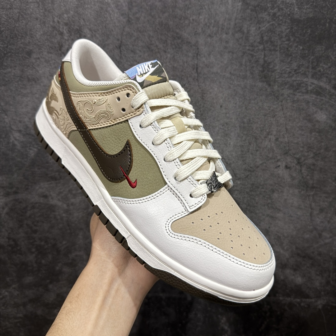图片[3]-【CS升级版本】Nike SB Dunk Low“ 马年限定”周年高端定制 低帮休闲板鞋 大厂纯原品质 细节材料全新升级 质感更好 材料更加接近原版 超高清洁度 皮料切割干净无任何毛边 细节完美 货号：IQ1118-220 尺码： 36 36.5 37.5 38 38.5 39 40 40.5 41 42 42.5 43 44 44.5 45 46-选品中心