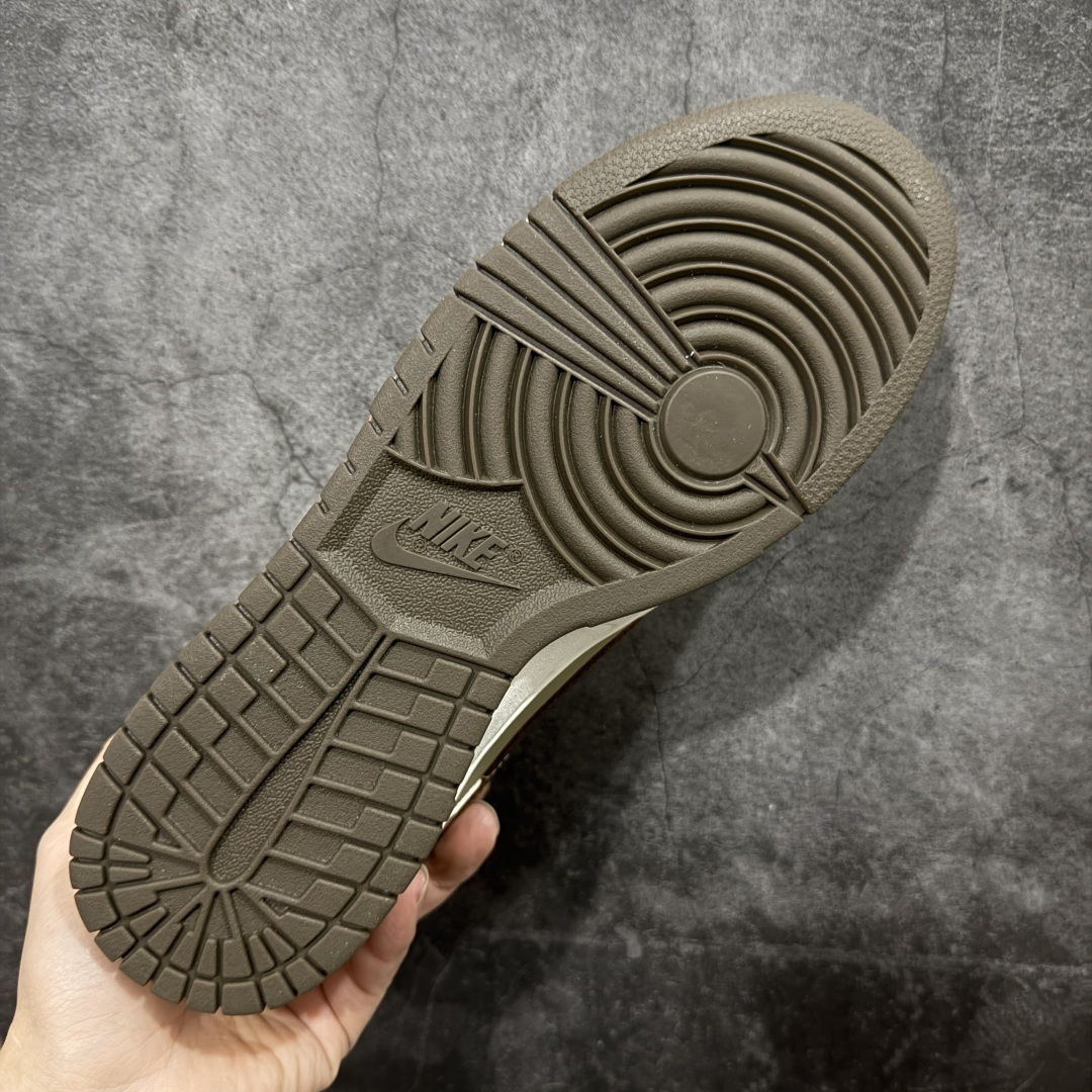 图片[9]-【CS升级版本】Nike SB Dunk Low“ 马年限定”周年高端定制 低帮休闲板鞋 大厂纯原品质 细节材料全新升级 质感更好 材料更加接近原版 超高清洁度 皮料切割干净无任何毛边 细节完美 货号：IQ1118-220 尺码： 36 36.5 37.5 38 38.5 39 40 40.5 41 42 42.5 43 44 44.5 45 46-选品中心