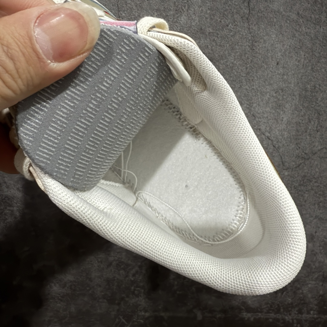 图片[8]-【CS升级版本】Nike SB Dunk Low“ 马年限定”周年高端定制 低帮休闲板鞋 大厂纯原品质 细节材料全新升级 质感更好 材料更加接近原版 超高清洁度 皮料切割干净无任何毛边 细节完美 货号：IQ1118-220 尺码： 36 36.5 37.5 38 38.5 39 40 40.5 41 42 42.5 43 44 44.5 45 46-选品中心