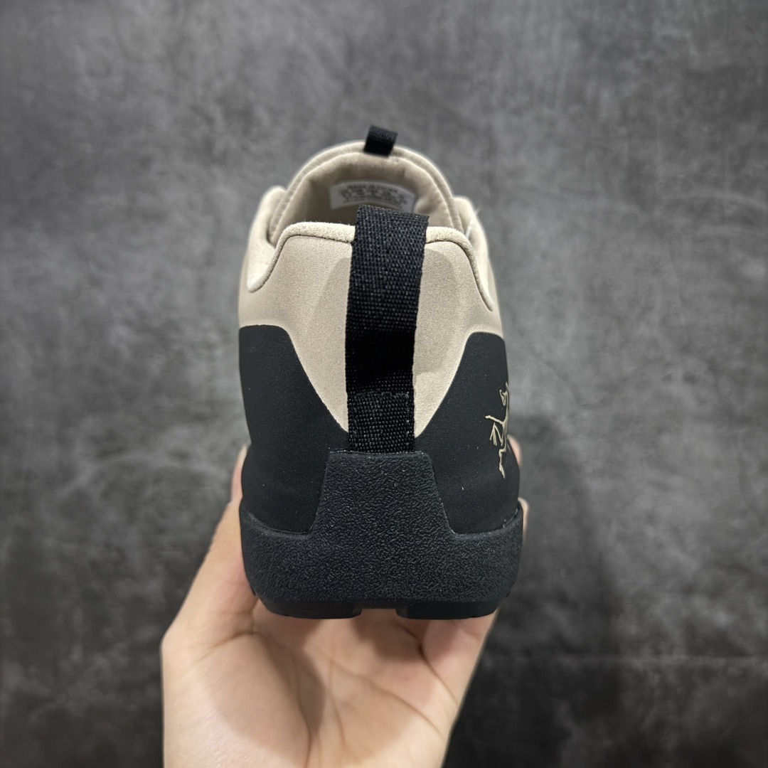 图片[4]-【正确版】Arcteryx始祖鸟 Konseal Shoe 舒适 防滑耐磨透气支撑抓地 登山鞋 正确原盒 全鞋采用头层麂皮 耐磨防滑黄金V底 莞产高品质 区别市场通货 代购指定版本 原数据开发 不掉标 正确高频字体 鸟爪细节完美 区别市场公版货 错误字体货 中底带钢印上脚舒适轻便无负重感 四季百搭 始祖鸟 KONSEAL 轻量户外鞋，这双鞋，不仅仅可以穿着逛街上班，更可以穿着徒步旅游甚至攀岩！说实话，没多少人真的会去攀岩，经我们试穿，这双鞋，日常穿也是非常舒服轻便！搭配日常的衣服完全不违和！结构中底TPU底盘，保护双脚。配置3D模具保护双脚+一体化系带系统，鞋面防撕裂网布、TPU保护膜和牛巴革合成面料，喜欢放心入！这种类型的鞋子咱们家超难得遇到一次，喜欢一定不要错过 尺码：39-45-选品中心