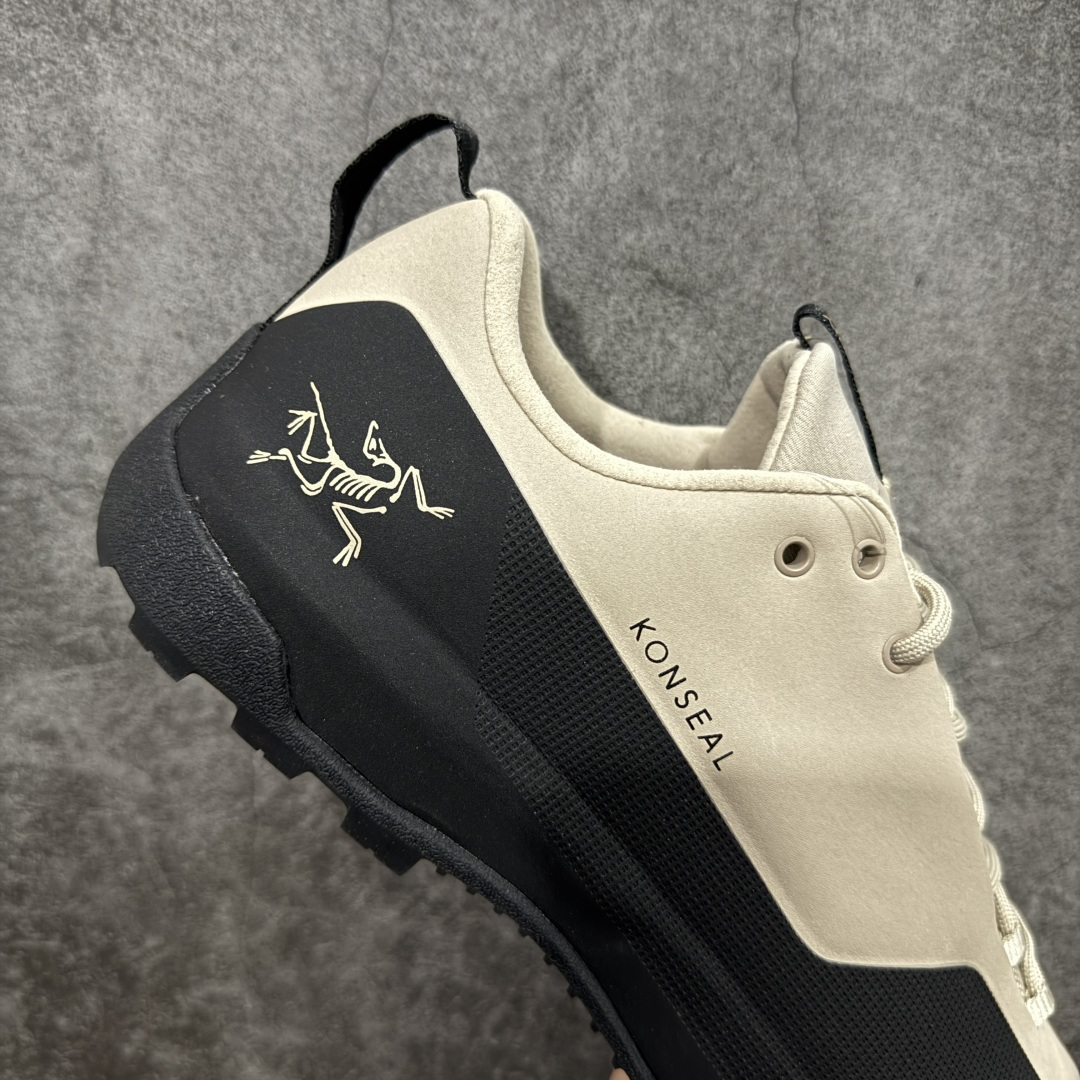 图片[7]-【正确版】Arcteryx始祖鸟 Konseal Shoe 舒适 防滑耐磨透气支撑抓地 登山鞋 正确原盒 全鞋采用头层麂皮 耐磨防滑黄金V底 莞产高品质 区别市场通货 代购指定版本 原数据开发 不掉标 正确高频字体 鸟爪细节完美 区别市场公版货 错误字体货 中底带钢印上脚舒适轻便无负重感 四季百搭 始祖鸟 KONSEAL 轻量户外鞋，这双鞋，不仅仅可以穿着逛街上班，更可以穿着徒步旅游甚至攀岩！说实话，没多少人真的会去攀岩，经我们试穿，这双鞋，日常穿也是非常舒服轻便！搭配日常的衣服完全不违和！结构中底TPU底盘，保护双脚。配置3D模具保护双脚+一体化系带系统，鞋面防撕裂网布、TPU保护膜和牛巴革合成面料，喜欢放心入！这种类型的鞋子咱们家超难得遇到一次，喜欢一定不要错过 尺码：39-45-选品中心