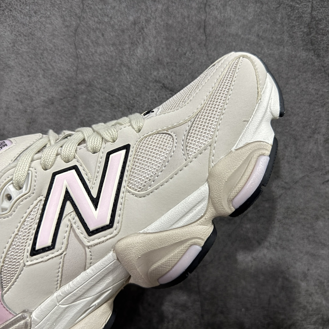 图片[6]-【纯原版】 New Balance NB9060 联名款 复古休闲运动慢跑鞋 灰粉色 U9060AJD 全套原楦原纸板原厂数据开发 进口三明治网面 原装进口翻毛皮料正确绒感卡色 正确中底拉帮中底网布细节 原厂标裁 带紫光防伪 定制后跟透明水晶模块 冲裁组合 大底贴合程度胶水上色把控完美 整洁度挑战全网艺术家 多道序QC把关品质完善 匠心打造 耗时两个月开发完成 工艺极其复杂难度可想而知 新开独立私模大底 全网唯一正确六层组合大底 高端零售专供产物 尺码：36 37 37.5 38 38.5 39 40 40.5 41 42 42.5 43 44 45 46.5-选品中心