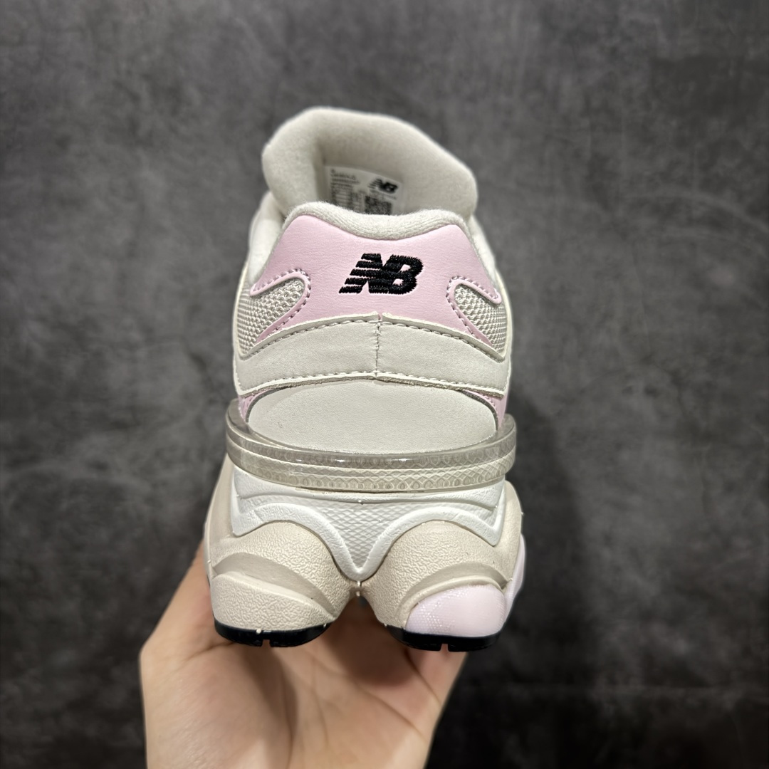 图片[4]-【纯原版】 New Balance NB9060 联名款 复古休闲运动慢跑鞋 灰粉色 U9060AJD 全套原楦原纸板原厂数据开发 进口三明治网面 原装进口翻毛皮料正确绒感卡色 正确中底拉帮中底网布细节 原厂标裁 带紫光防伪 定制后跟透明水晶模块 冲裁组合 大底贴合程度胶水上色把控完美 整洁度挑战全网艺术家 多道序QC把关品质完善 匠心打造 耗时两个月开发完成 工艺极其复杂难度可想而知 新开独立私模大底 全网唯一正确六层组合大底 高端零售专供产物 尺码：36 37 37.5 38 38.5 39 40 40.5 41 42 42.5 43 44 45 46.5-选品中心