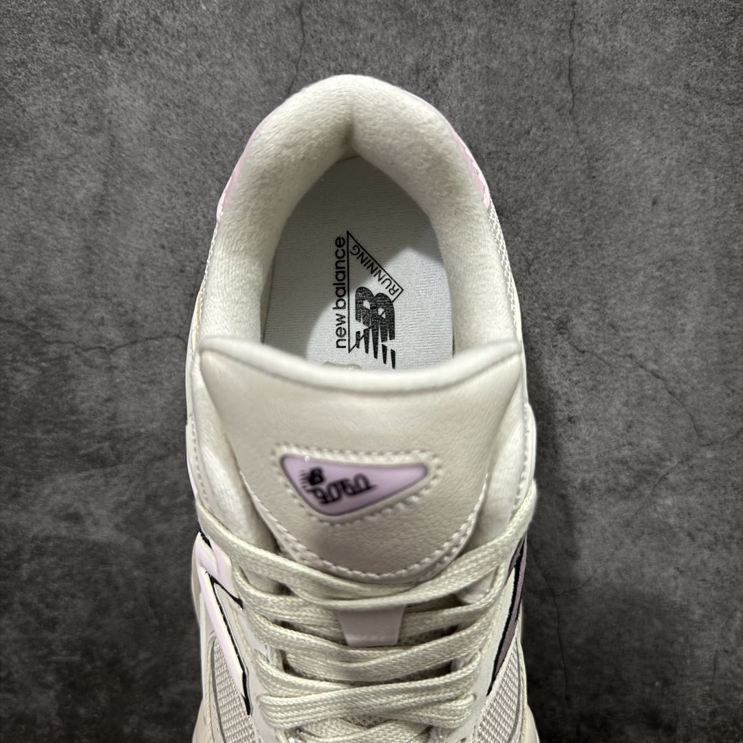 图片[8]-【纯原版】 New Balance NB9060 联名款 复古休闲运动慢跑鞋 灰粉色 U9060AJD 全套原楦原纸板原厂数据开发 进口三明治网面 原装进口翻毛皮料正确绒感卡色 正确中底拉帮中底网布细节 原厂标裁 带紫光防伪 定制后跟透明水晶模块 冲裁组合 大底贴合程度胶水上色把控完美 整洁度挑战全网艺术家 多道序QC把关品质完善 匠心打造 耗时两个月开发完成 工艺极其复杂难度可想而知 新开独立私模大底 全网唯一正确六层组合大底 高端零售专供产物 尺码：36 37 37.5 38 38.5 39 40 40.5 41 42 42.5 43 44 45 46.5-选品中心